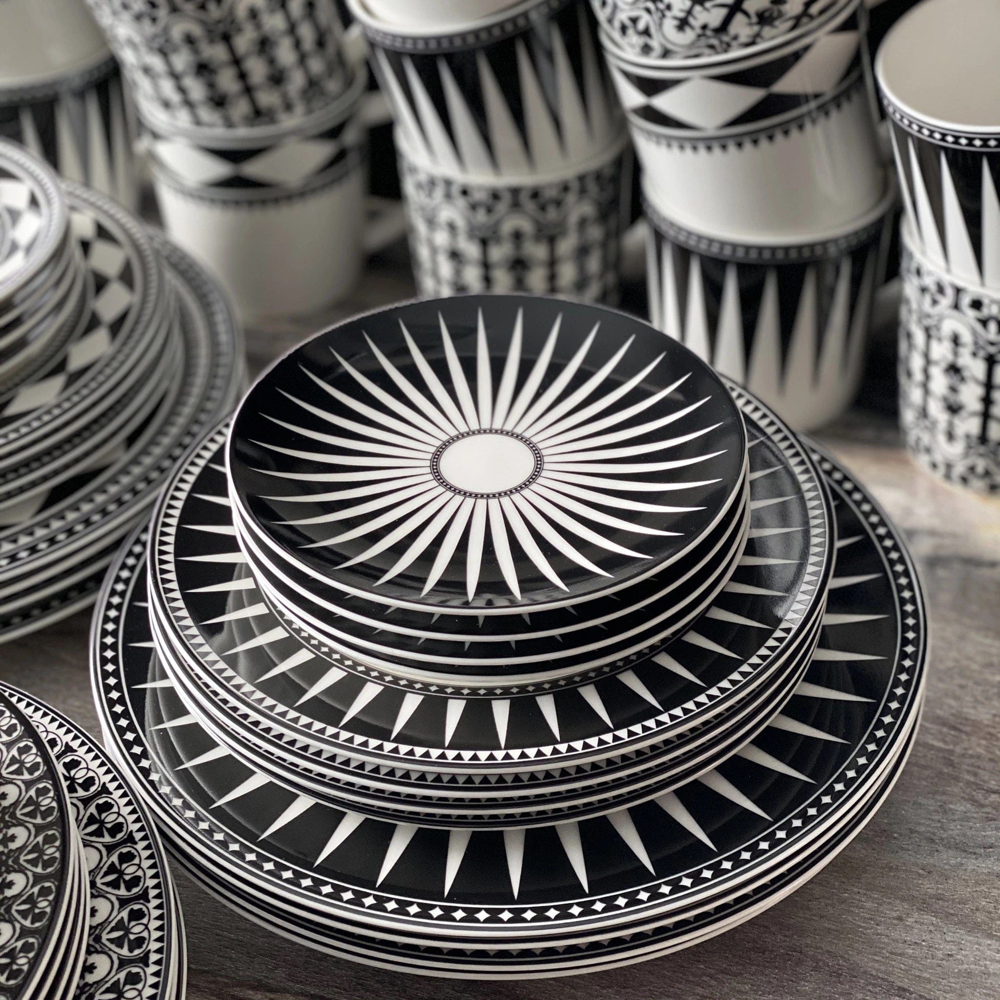 Premium Black Burst Bone China Dinnerware Set - 16-Piece Elegant Porcelain Tableware for Formal Dining, Holidays & Special Occasions