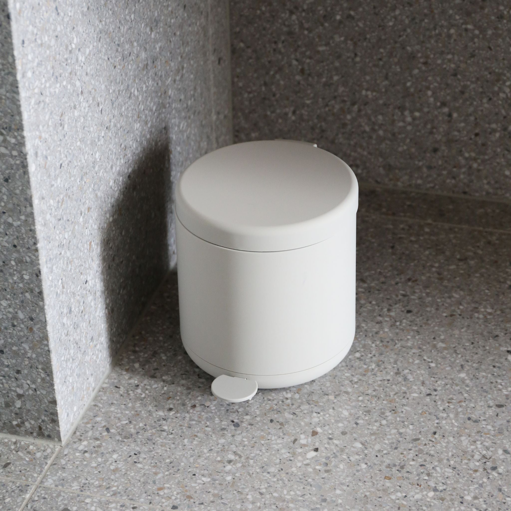 ZONE DENMARK Ume Soft Touch Pedal Bin 4L - Soft Grey | Modern Kitchen & Bathroom Trash Can with Foot Pedal for Hands-Free Use