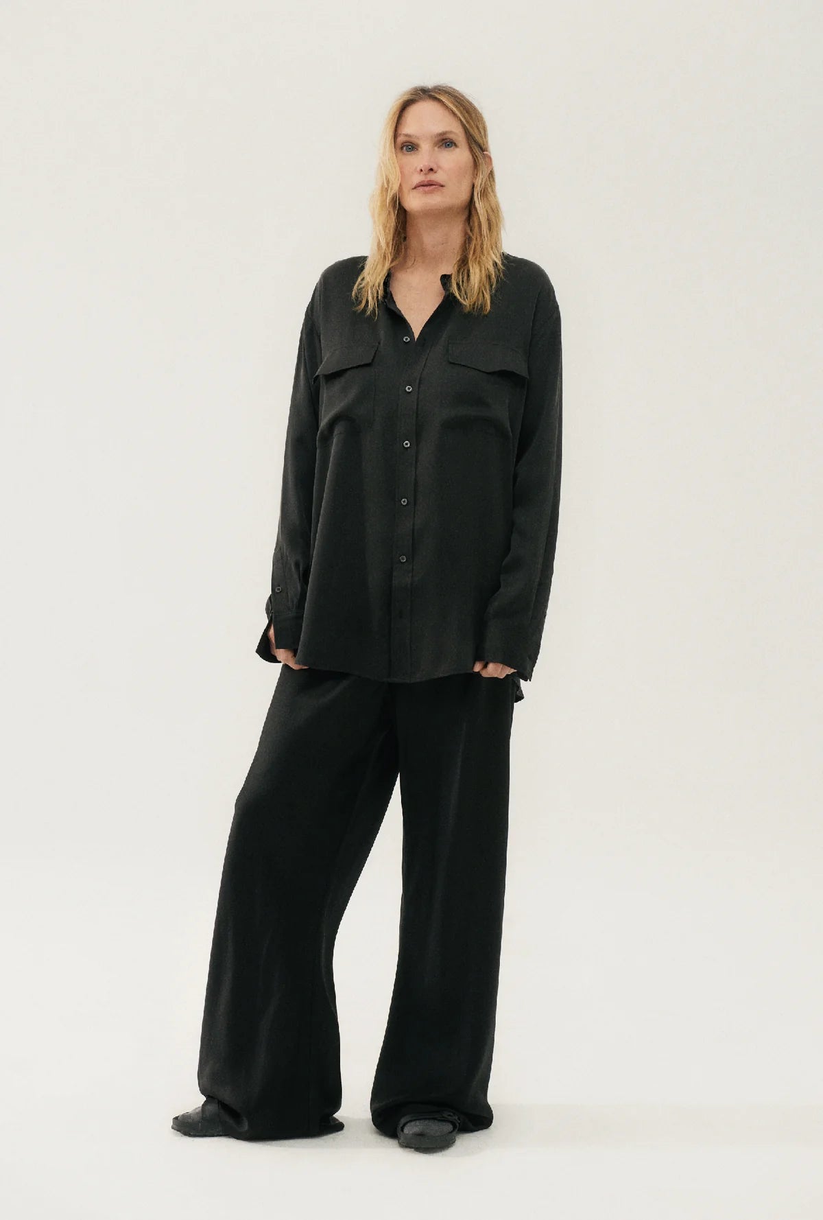 Stylish Black Boyfriend Shirt for Women - Casual Oversized Button Down Top for Everyday Wear, Office & Date Nights