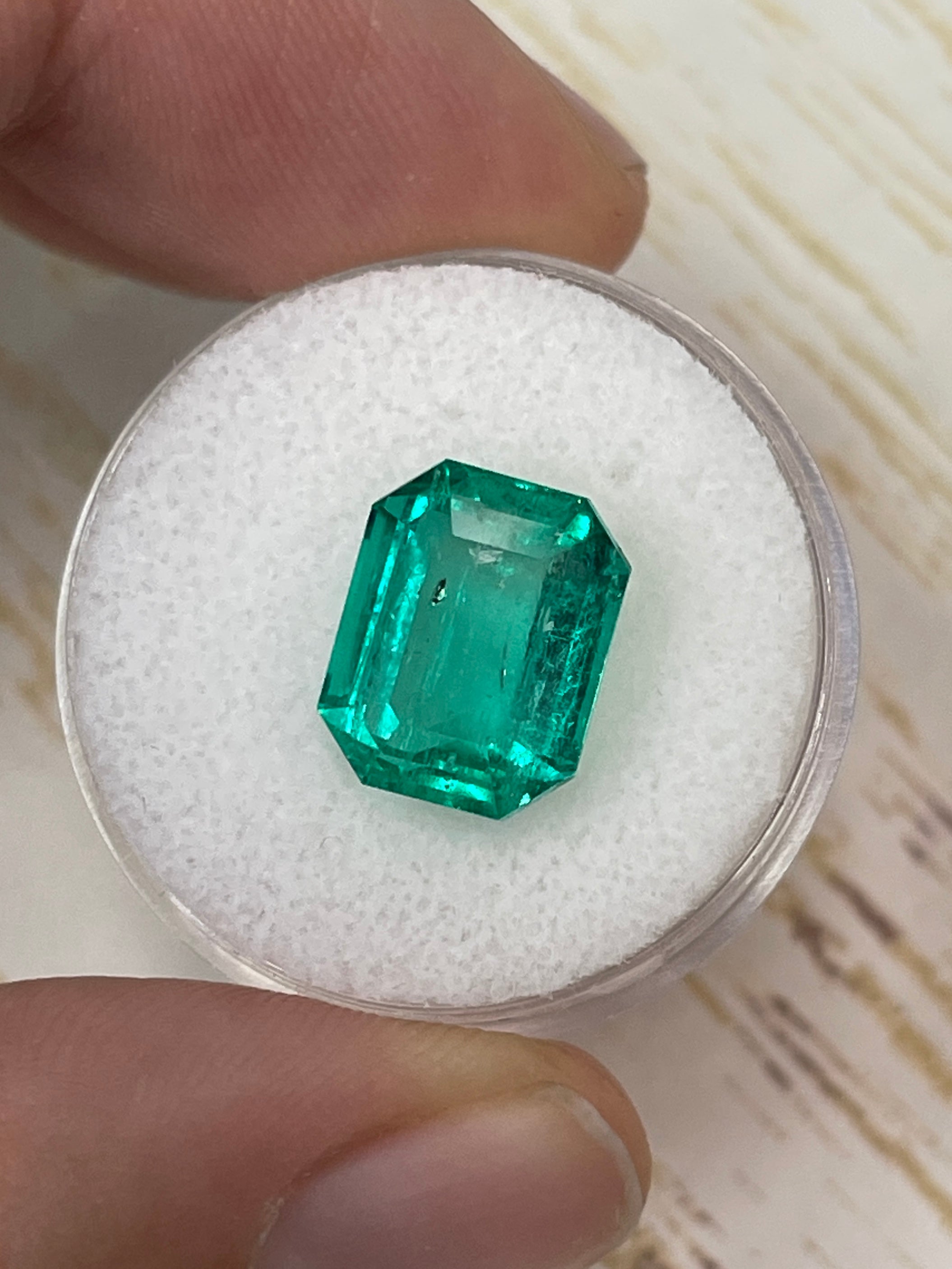 7.06 Carat 12x9.5mm Natural Colombian Emerald - Bluish Green Glowing Loose Gemstone, Emerald Cut for Jewelry Making, Engagement Rings & Luxury Gifts