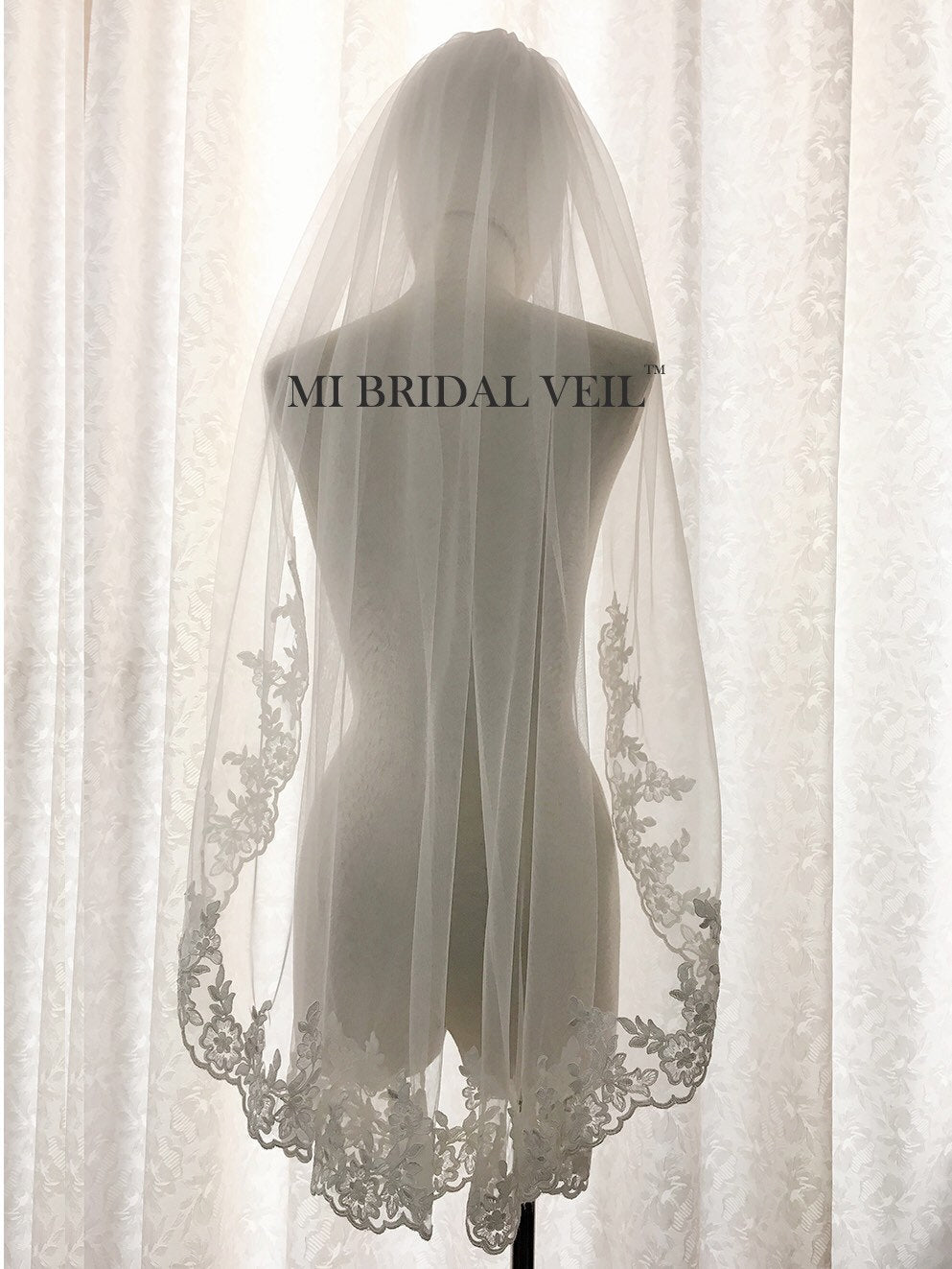 Vintage Rose Lace Wedding Veil - Elegant Fingertip Length Bridal Veil with Delicate Chest Lace for Romantic Weddings, Ceremonies & Photo Shoots