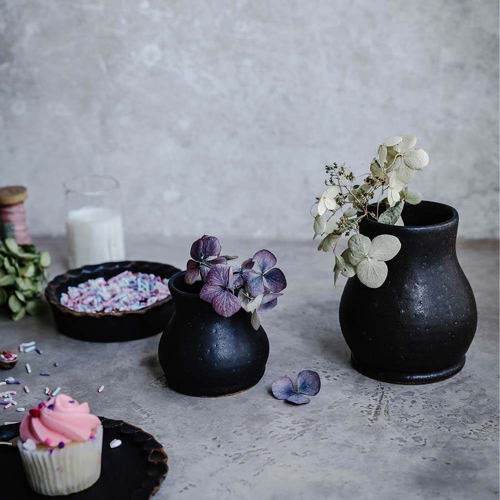 Elegant Dark Ceramic Bloom Vase for Home Decor - Perfect for Floral Arrangements, Wedding Centerpieces & Living Room Accents