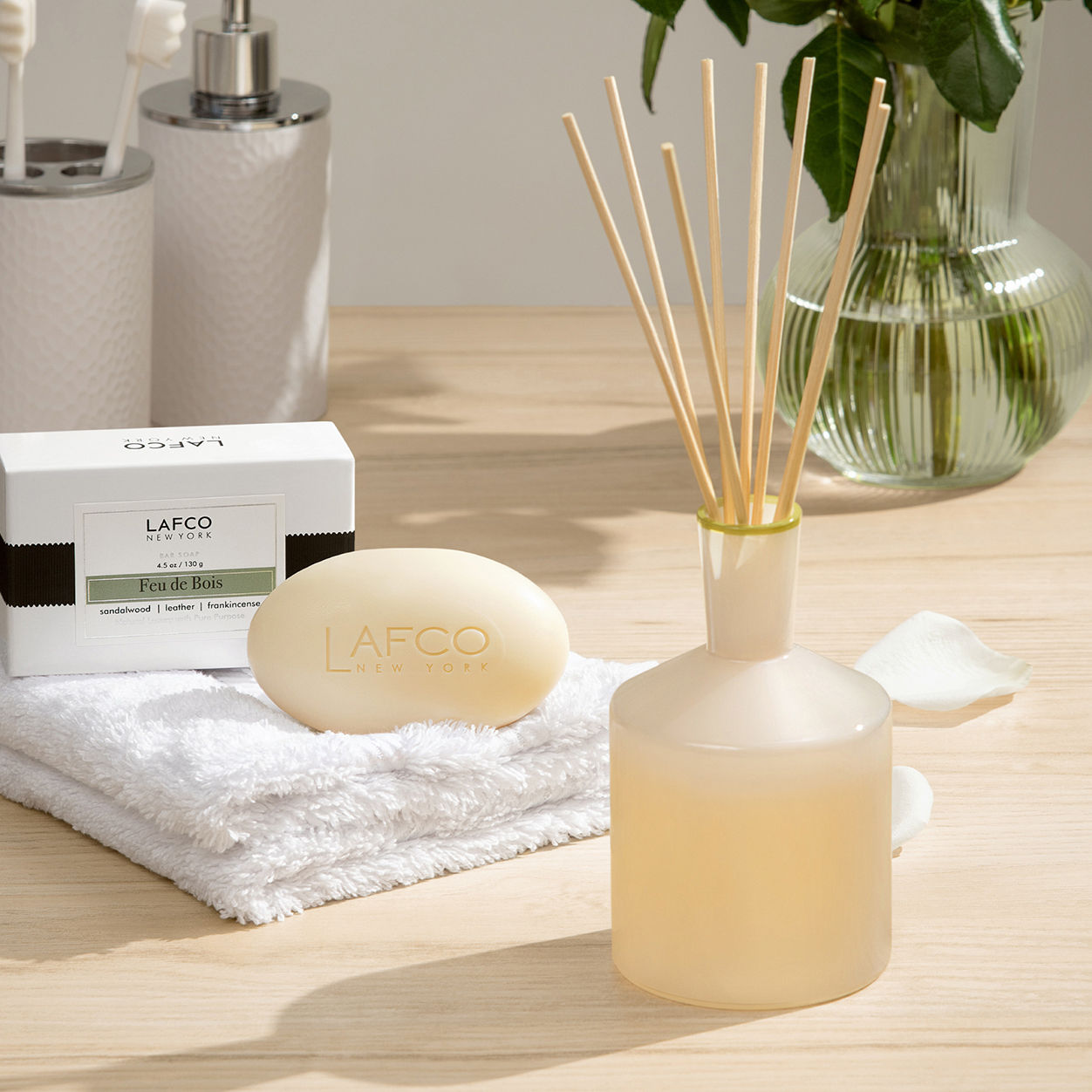 Feu de Bois Reed Diffuser - Premium Wood Scented Home Fragrance Oil for Living Room, Bedroom & Office - Long Lasting Aromatherapy Essential Oil Diffuser Set