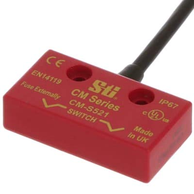 Omron CM-S521 (DC) 5M Cable 2N/C + 1N/O Plastic Magnetic Reed Switch with NO/NC Cable Leads - Ideal for Door Sensors, Security Systems, and Industrial Automation