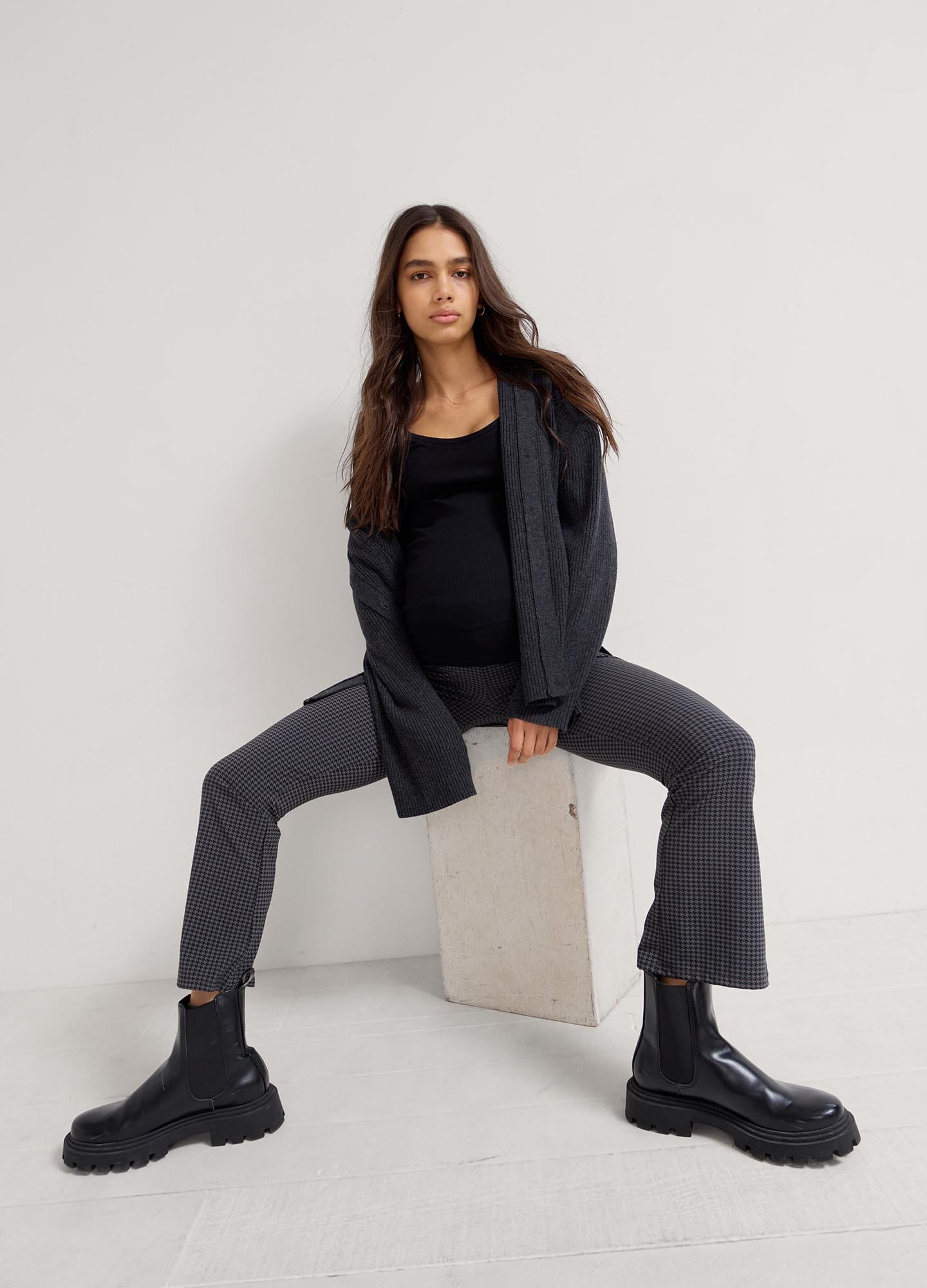 The Ultimate Before, During & After Crop Flare - Perfect for Yoga, Running & Outdoor Activities | High-Waisted Comfort & Support for Women