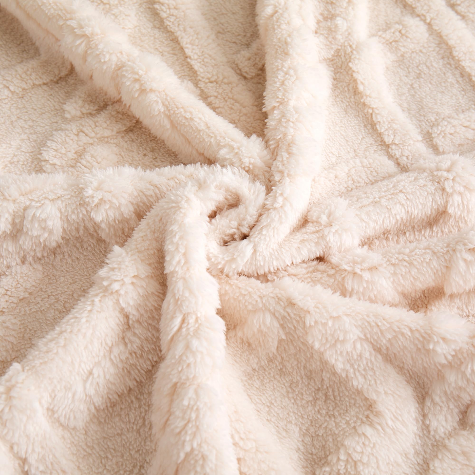 QSTEHEML Super Soft Fleece Throw Blanket - Cozy Warm Flannel Blanket for Kids & Toddlers, Thick Lightweight Decorative Travel Blanket for Couch, Sofa, Bed - Perfect for Home, Office & Travel - White, 30