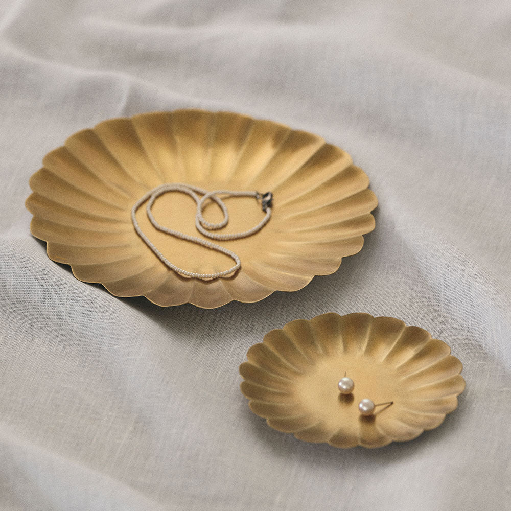 Elegant Brass Ripple Tray - Small Decorative Serving Dish for Jewelry, Keys & Home Decor | Perfect for Coffee Tables, Vanity Organizers & Gift Giving