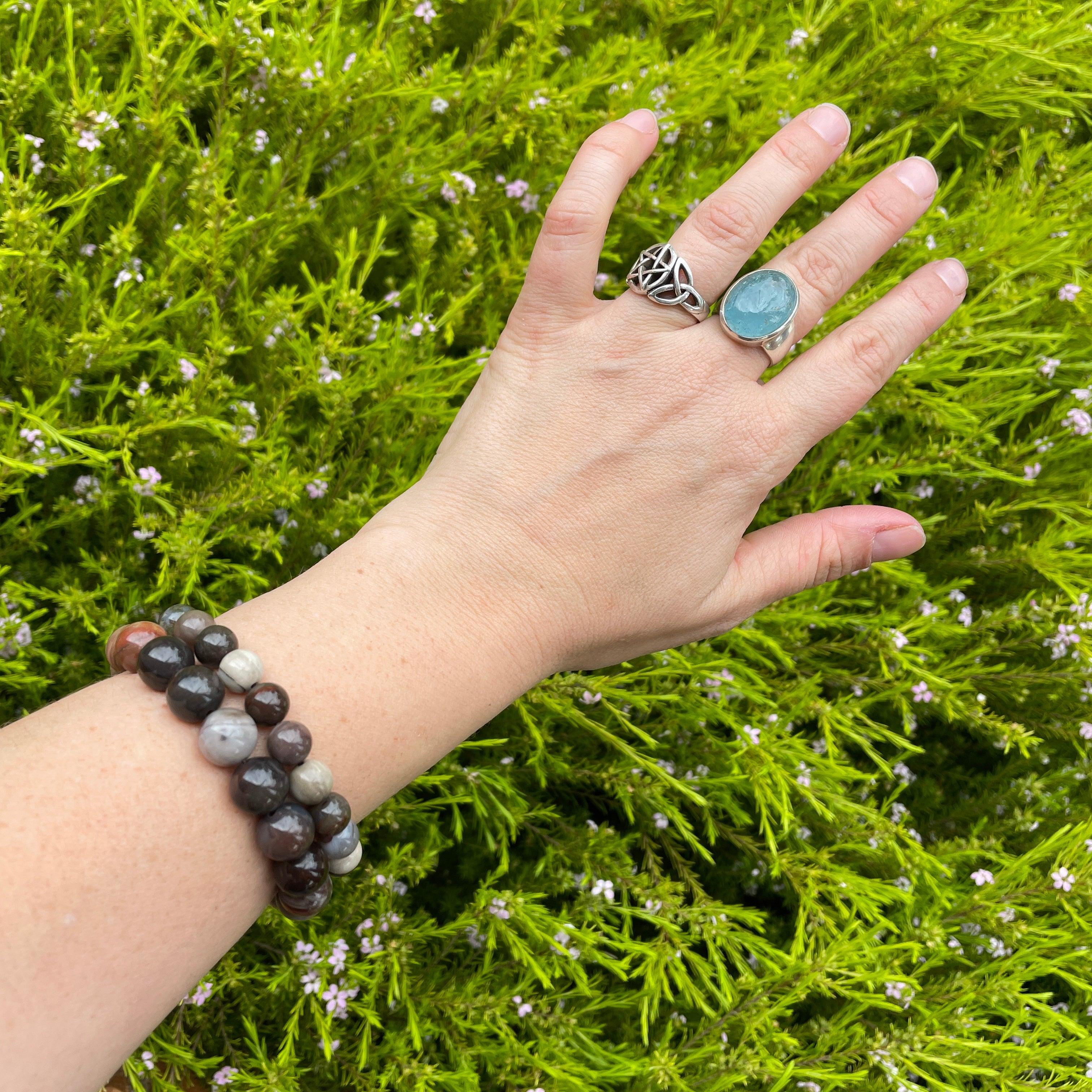 Natural Petrified Wood Beaded Bracelet for Women & Men - Unique Fossilized Stone Jewelry for Healing, Meditation & Spiritual Energy - Perfect for Gifts, Yoga & Boho Fashion