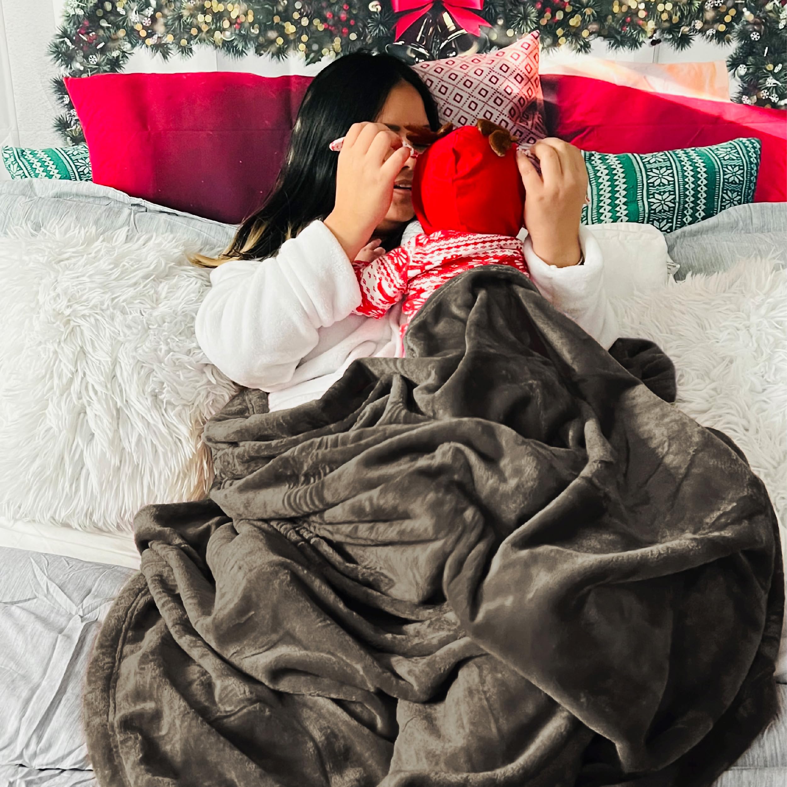 Bedsure 300GSM Fleece Throw Blanket - Ultra Soft Plush Cozy Blanket for Couch, Sofa & Bed, Lightweight Warm Throw for Adults & Toddlers, 50x60 Inches - Perfect for Lounging, Napping & Winter Comfort