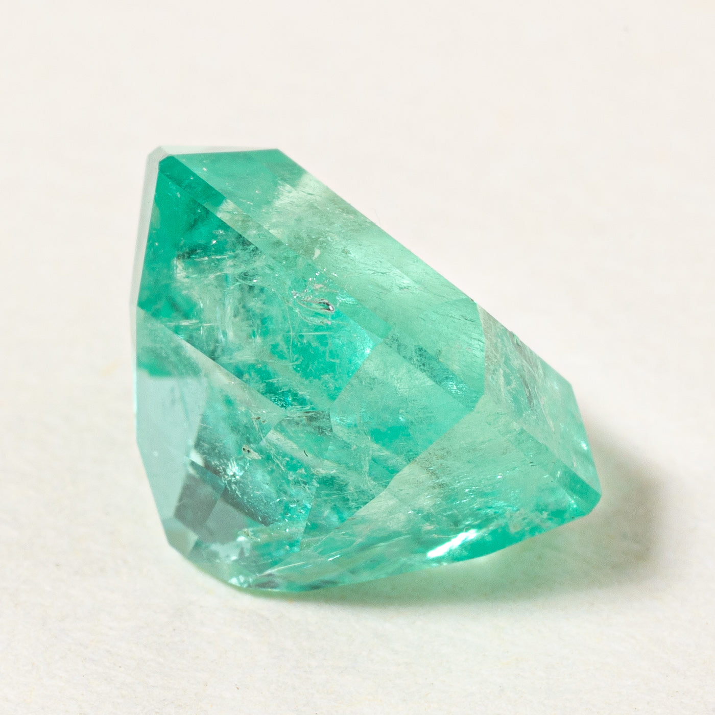 2.85ct Natural Colombian Emerald Gemstone - Rectangular Cut with Beveled Corners for Jewelry Making, Engagement Rings & Luxury Gifts