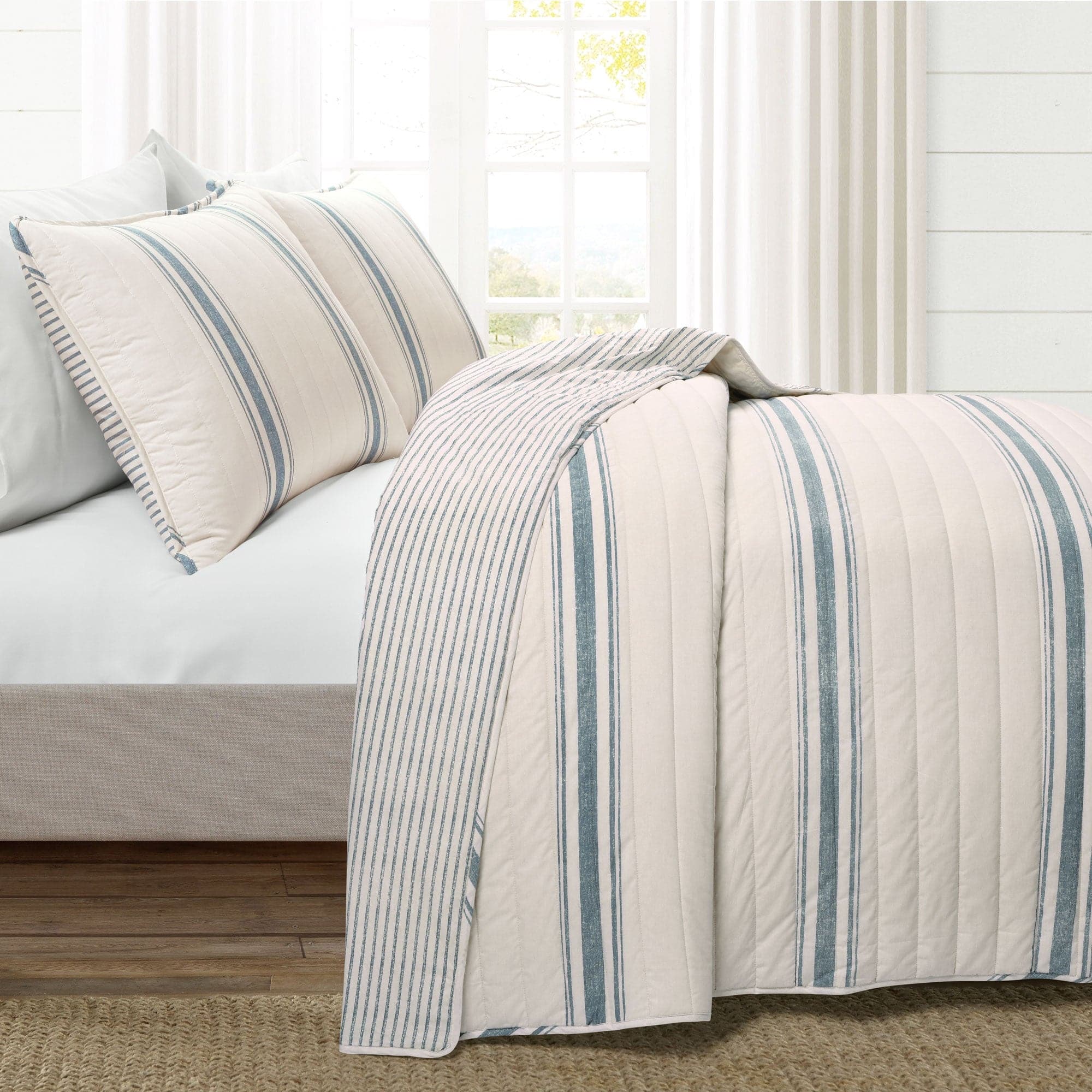 Farmhouse Stripe Reversible Cotton Quilt Set - Queen Size Bedding with Matching Pillow Shams - Soft & Breathable Comforter for Cozy Bedroom Decor - Perfect for Guest Rooms, Master Bedrooms & Airbnb Stays