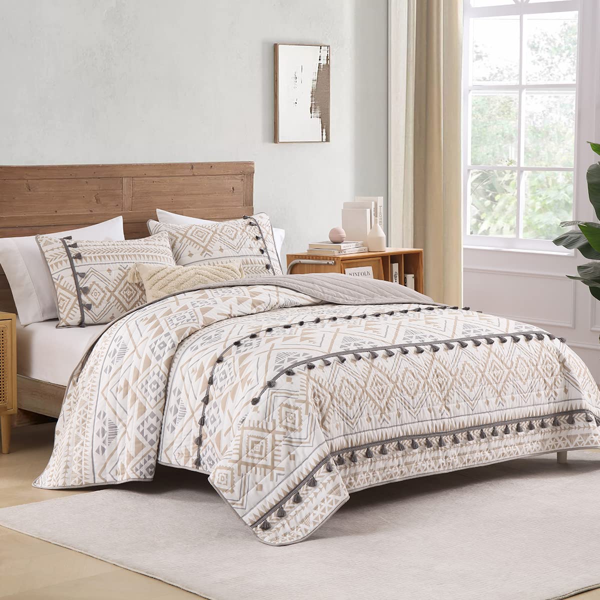 Boho Style Beige Twin Quilt Set with Tassel - Soft & Lightweight All-Season Bedspread - Twin Size Coverlet with Matching Pillow Sham (2-Piece Set) - Perfect for Bohemian Bedroom Decor & Guest Room Styling