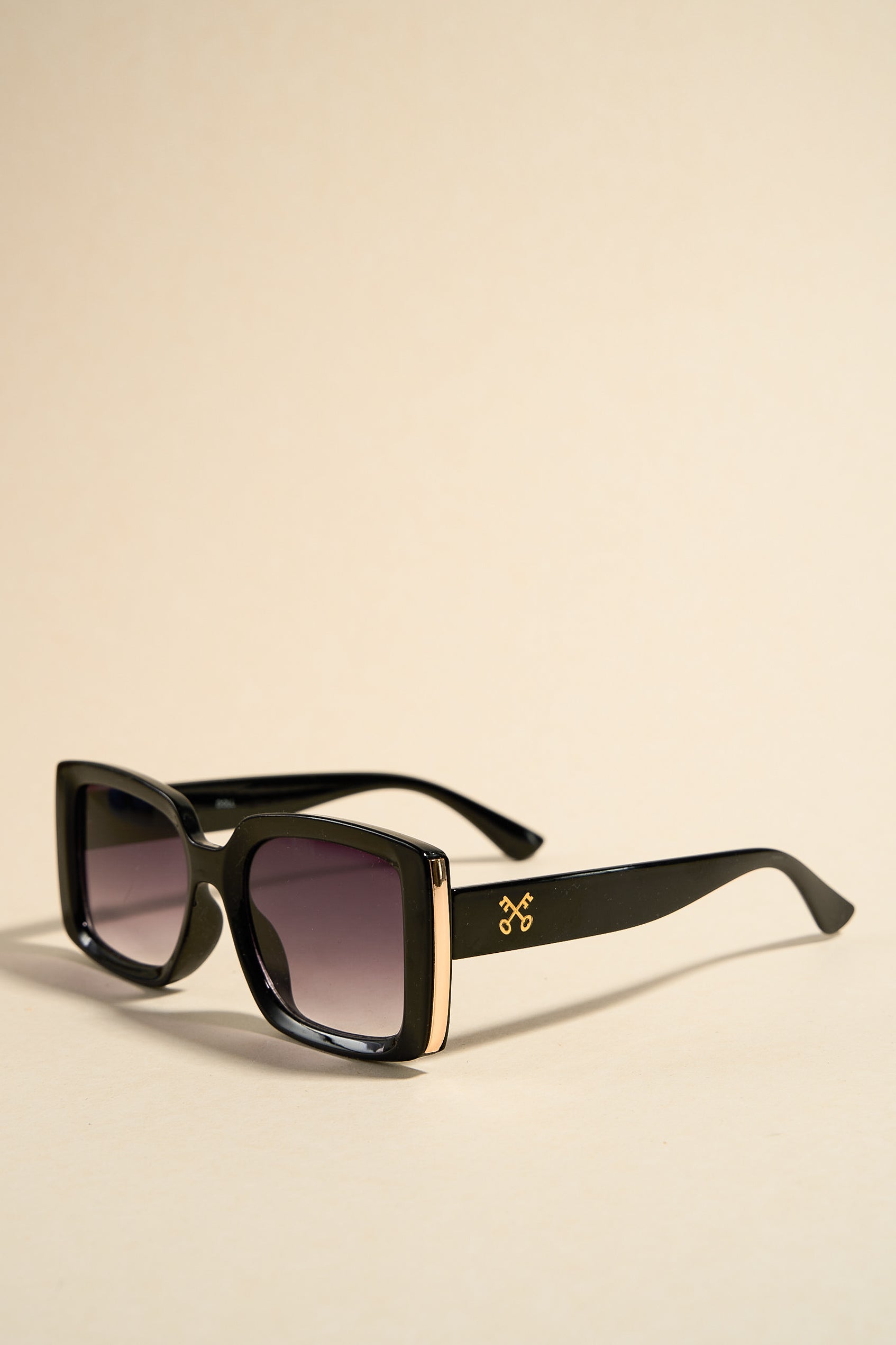Stylish Capri Black Sunglasses for Women - UV Protection Polarized Fashion Shades - Perfect for Beach, Driving & Outdoor Activities