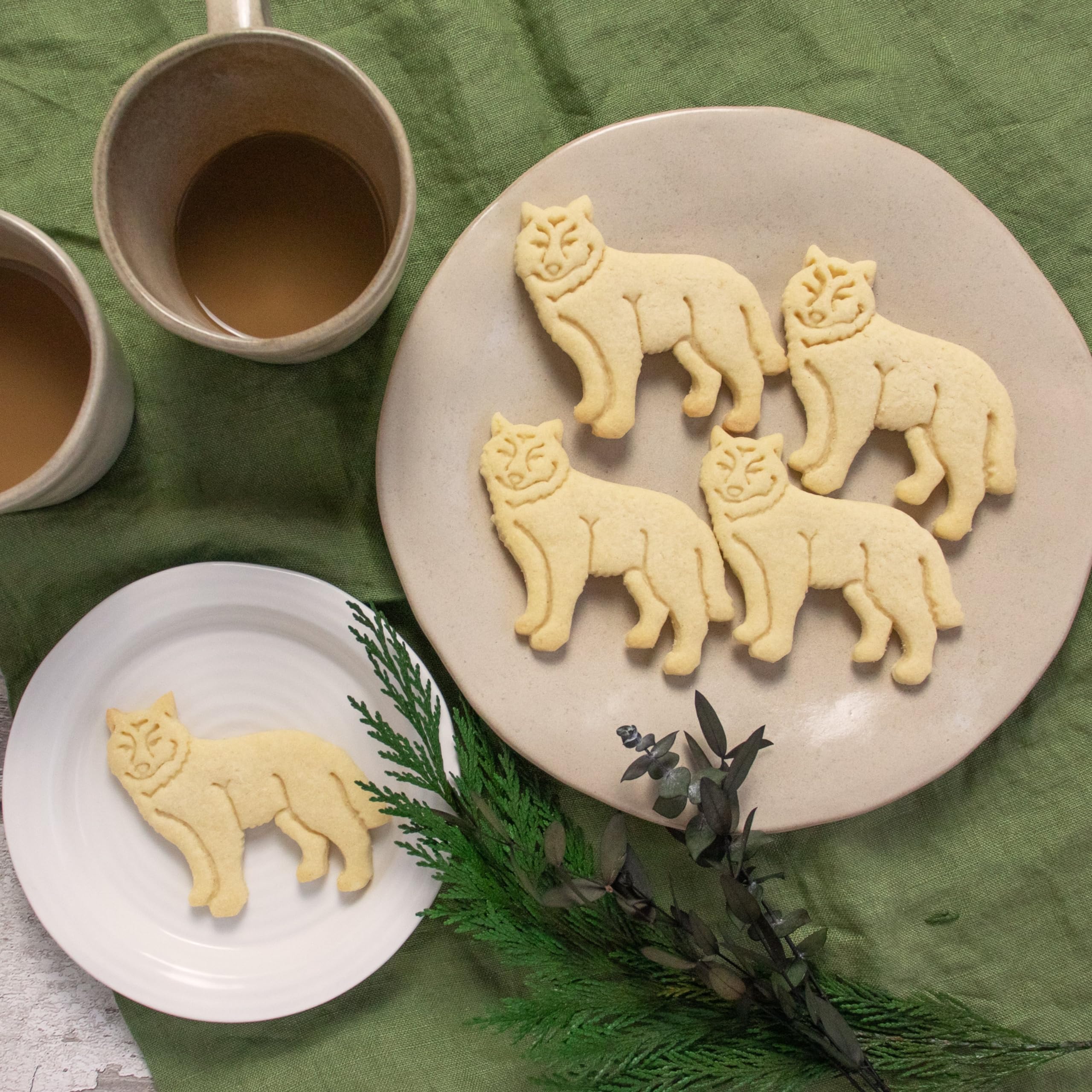 Wolf-Shaped Cookie Cutter - Premium Stainless Steel Baking Tool for Halloween, Christmas & Animal Theme Cookies - Perfect for DIY Desserts, Party Treats & Gift Decorations