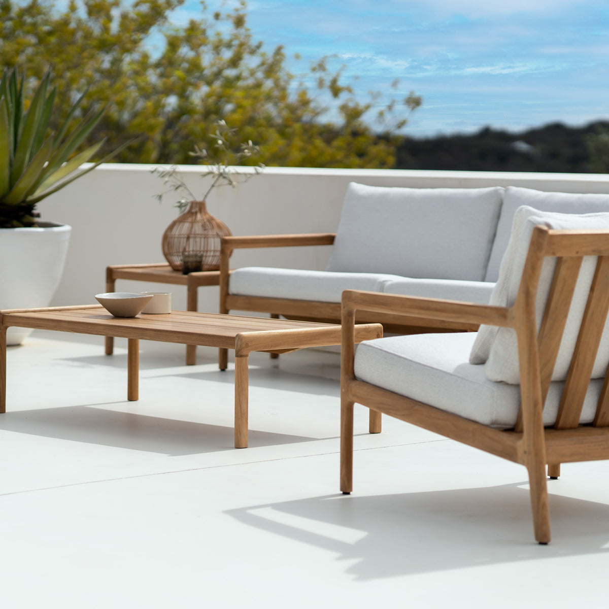 Outdoor 4-Seater Sofa Set - Teak Frame with Off-White Weather-Resistant Fabric Cushions | Perfect for Patio, Garden & Poolside Relaxation