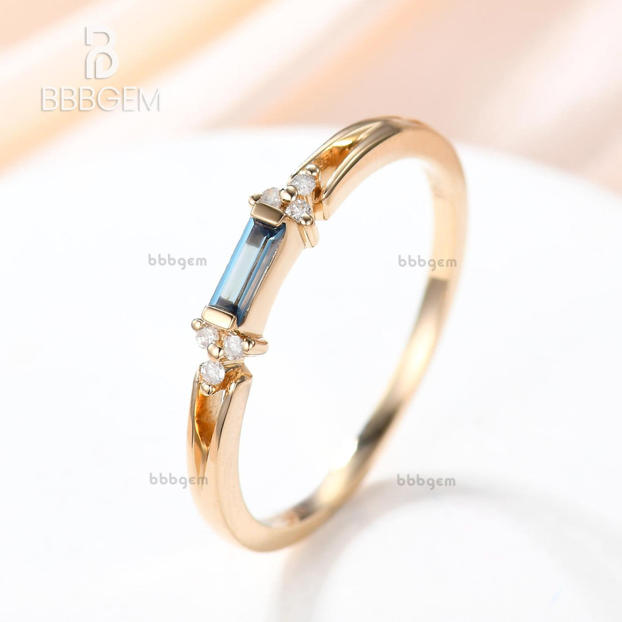 14K/18K Baguette Cut Alexandrite Vintage Engagement Ring for Women – Perfect for Proposals, Anniversaries & Special Occasions