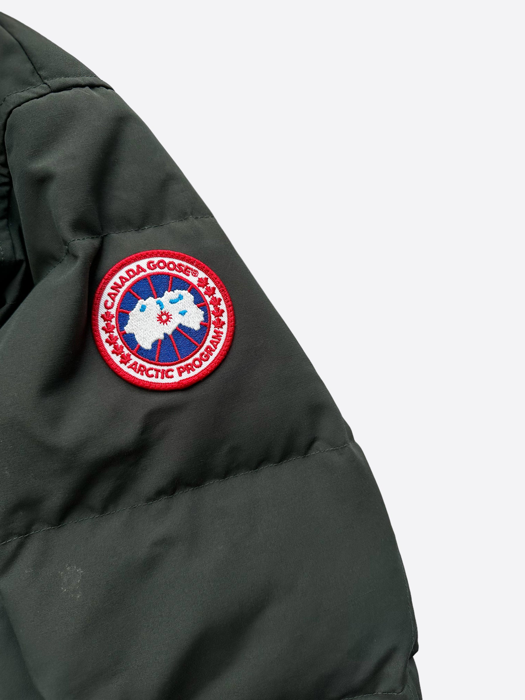 Canada Goose Volcano Wyndham Men's Winter Jacket - Waterproof Windproof Parka for Extreme Cold Weather - Perfect for Skiing, Hiking & Outdoor Adventures