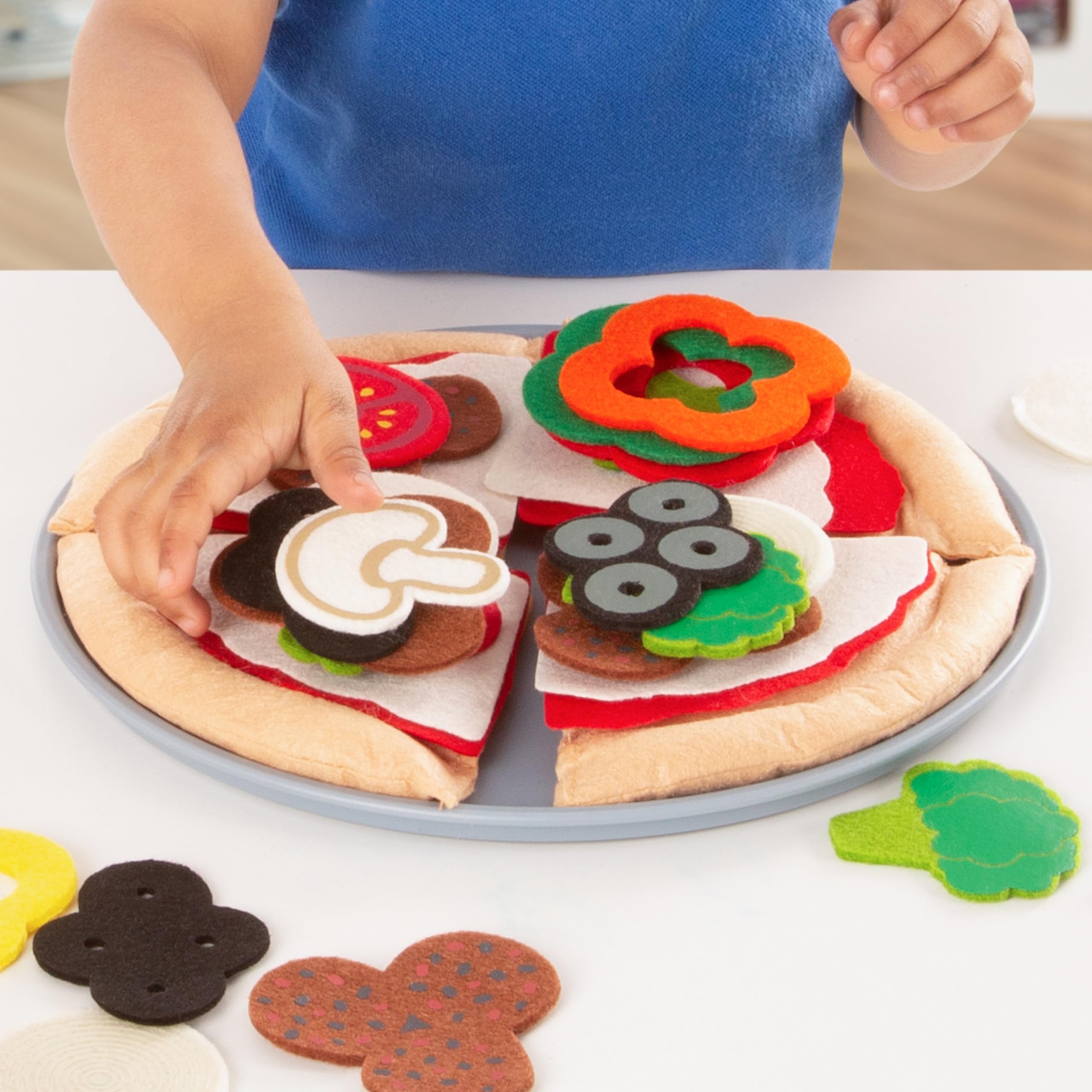 Melissa & Doug Felt Food Mix 'n Match Pizza Play Set (40 Pieces) - Pretend Play Pizza Toy for Kids Ages 2+, Educational Kitchen Toy for Toddlers - Perfect for Imaginative Play, Birthday Gifts & Preschool Learning Activities