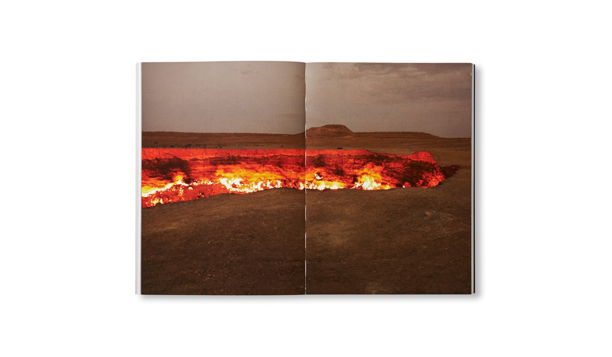 LE SILENCE UNE FICTION by Cristiano Raimondi & Simone Menegoi - Contemporary Art Book for Collectors & Art Enthusiasts - Perfect for Home Decor & Art Gallery Displays