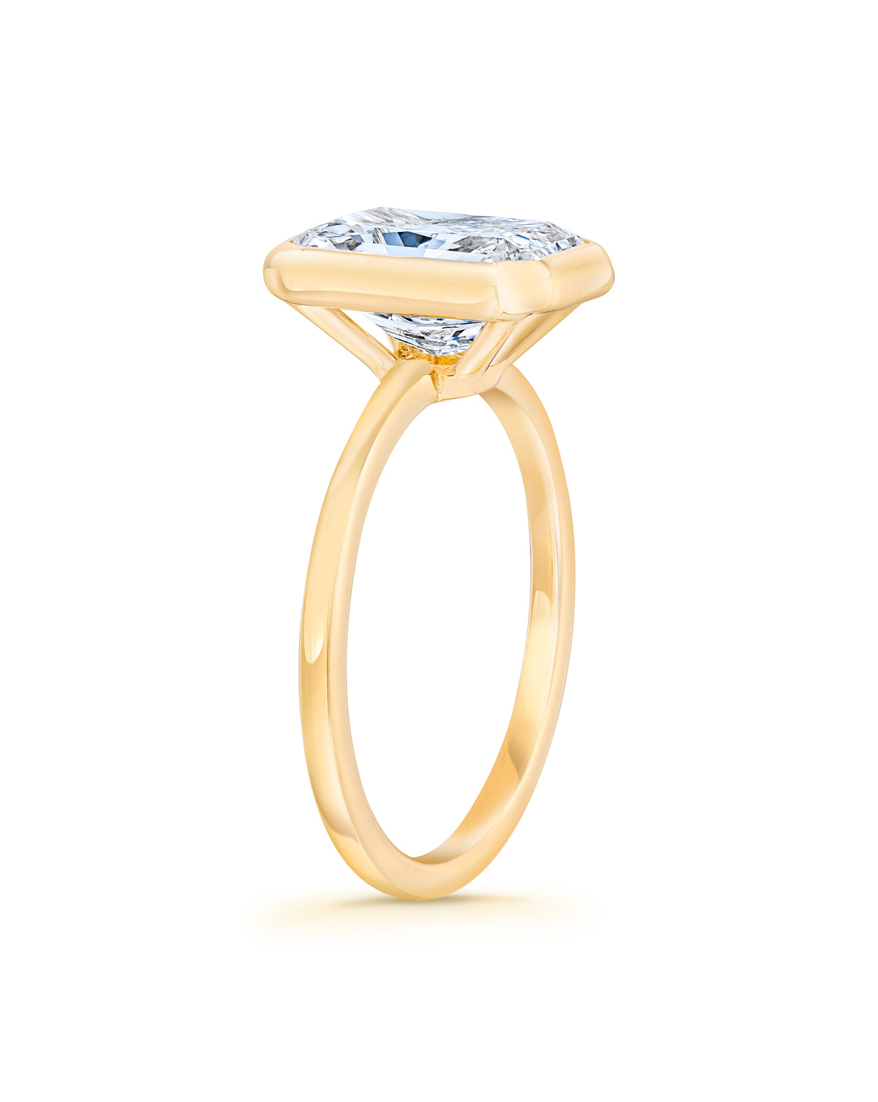 Exquisite Bezel Engagement Ring for Women - Elegant Solitaire Wedding Band - Perfect for Proposals, Anniversaries & Special Occasions