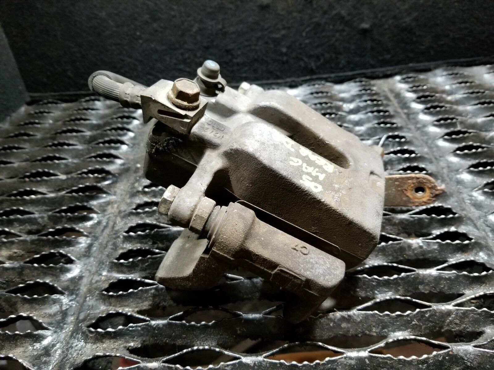 2005-2007 Dodge Magnum 5.7L RT OEM Left Rear Brake Caliper - Driver Side Replacement Part for Performance Braking & Safe Driving