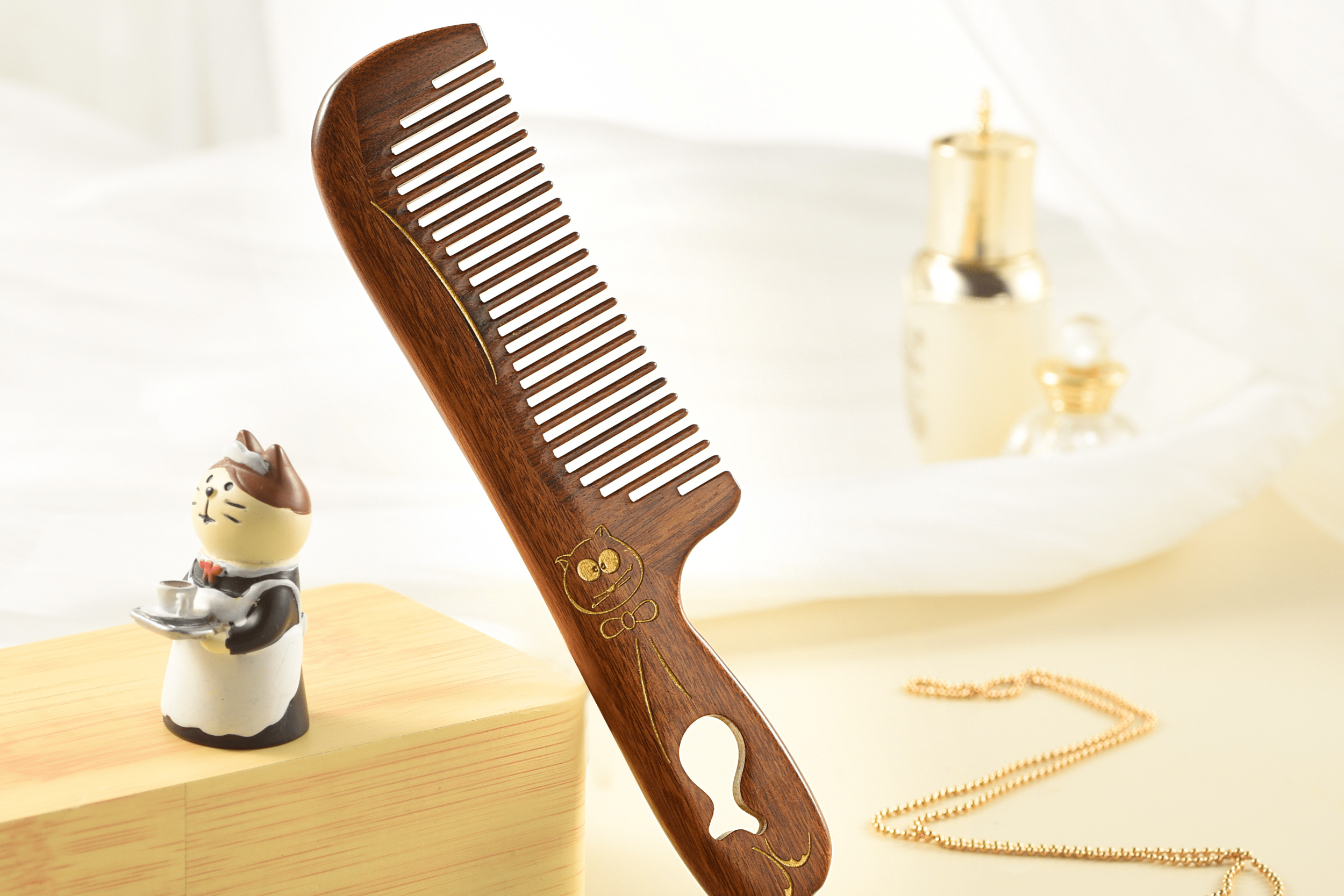 Soft Bristle Cat Hair Comb for Gentle Grooming - Detangle & Shine Pet Fur - Perfect for Daily Brushing & Shedding Control