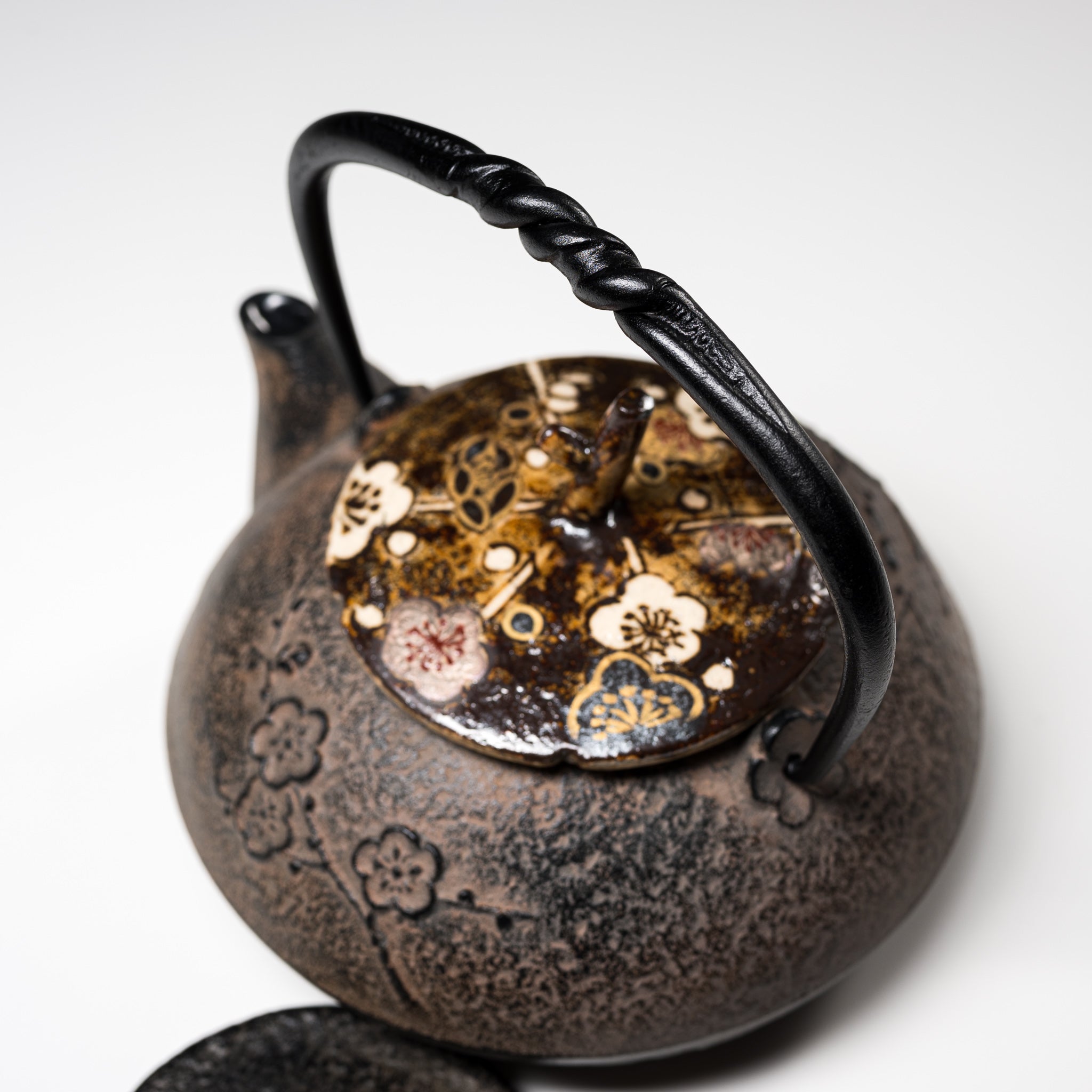 Premium Japanese Kyo Kiyomizu Ware Cast Iron Teapot - 510ml Plum Design, Authentic Nambu Ironware for Tea Brewing | Perfect for Japanese Tea Ceremony, Home Decor & Gift Giving