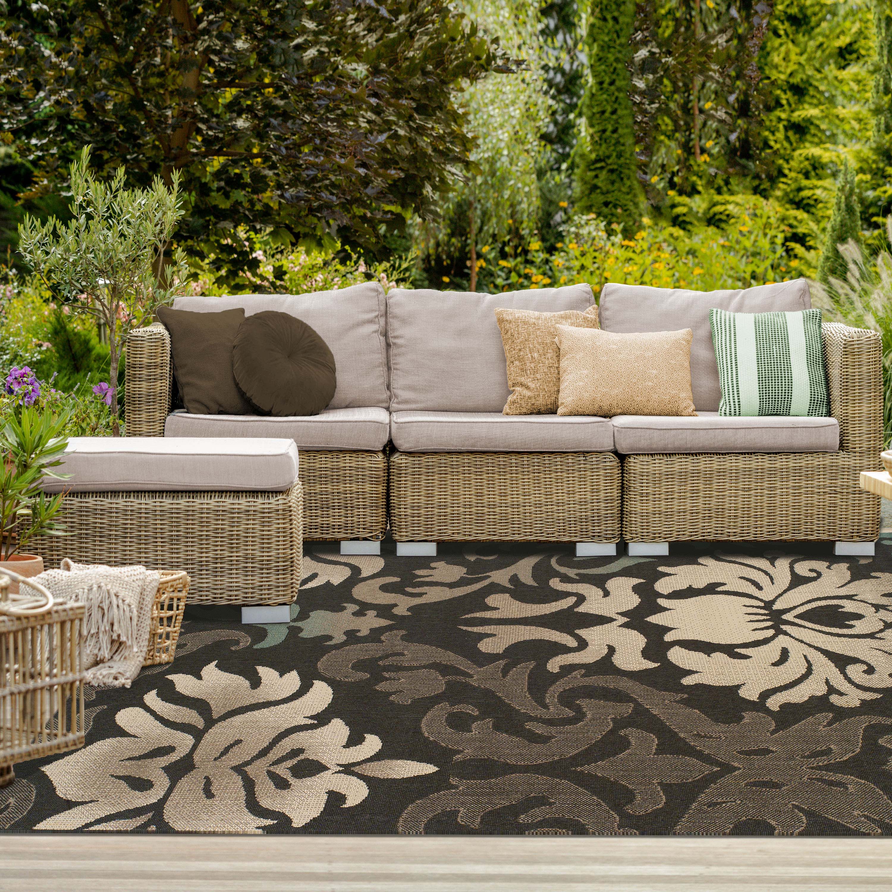 Lowell Traditional Damask Indoor/Outdoor Area Rug - Non-Slip, Waterproof, Durable - Perfect for Living Room, Patio, Deck & Sunroom Decor