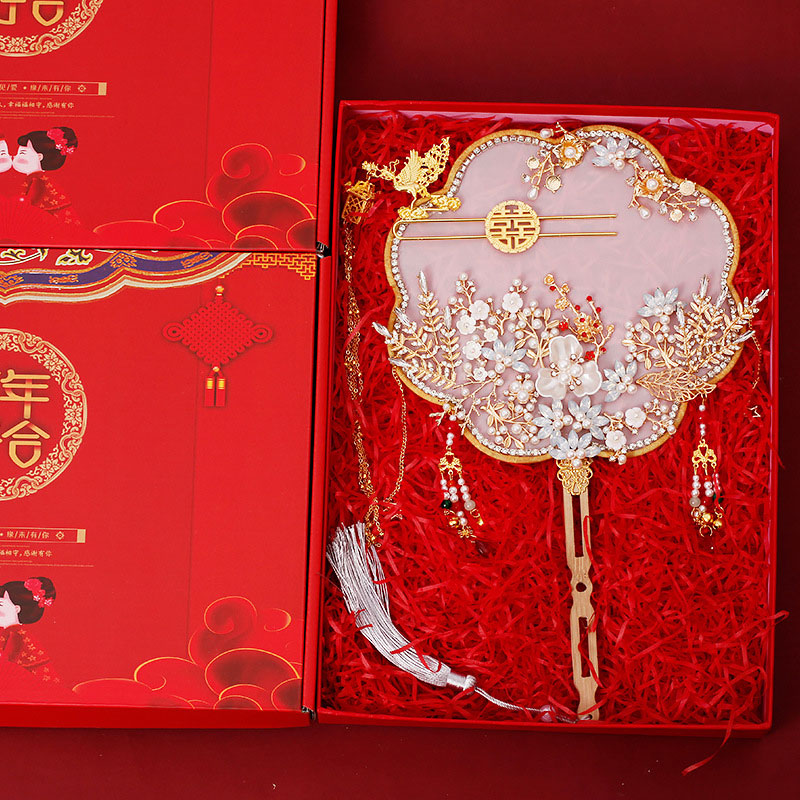 Elegant Chinese Vintage White Hand Fans for Brides - Perfect for Weddings, Photo Shoots & Traditional Ceremonies