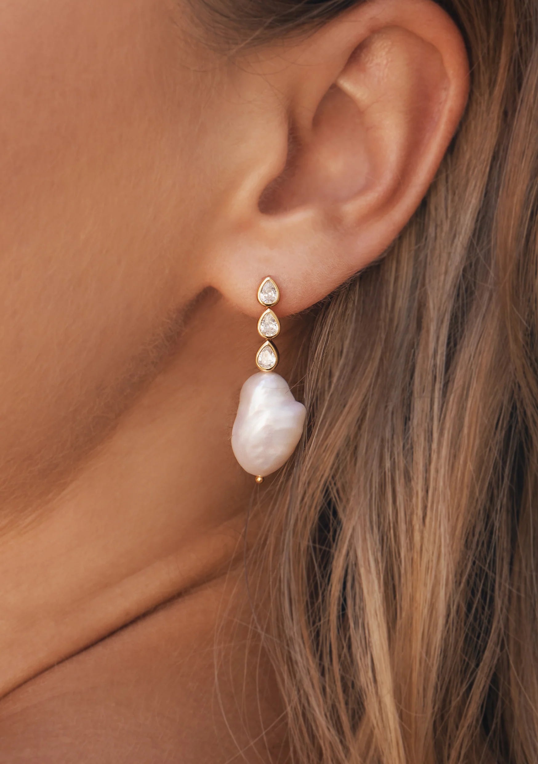 Lola Knight Parker Crystal & Pearl Bridal Drop Earrings - 18K Gold Plated Wedding Jewelry for Brides, Bridesmaids & Special Occasions