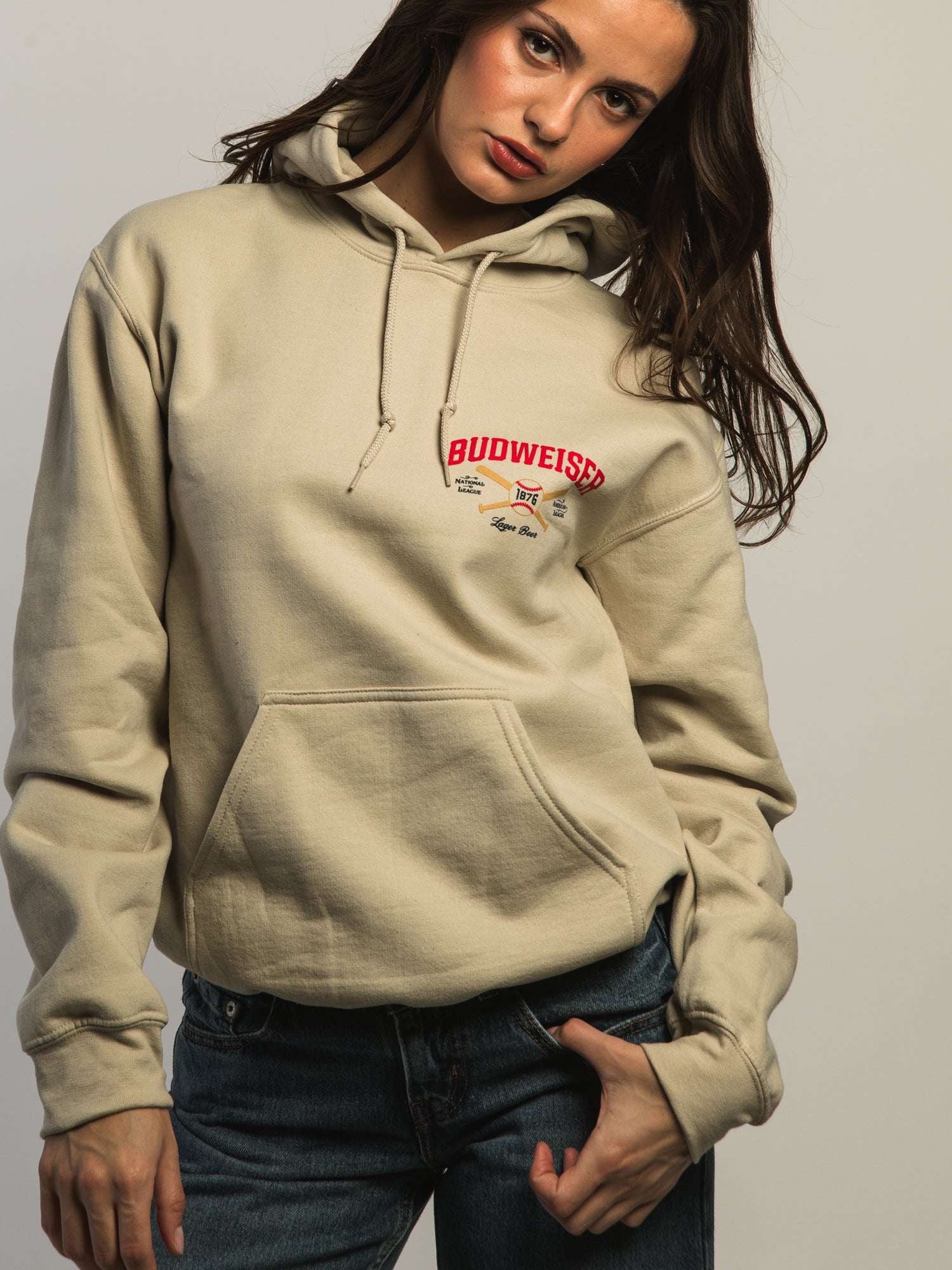 Budweiser Clydesdale Pullover Hoodie - Stylish & Comfortable Sweatshirt for Men & Women - Perfect for Casual Wear, Sports & Outdoor Activities