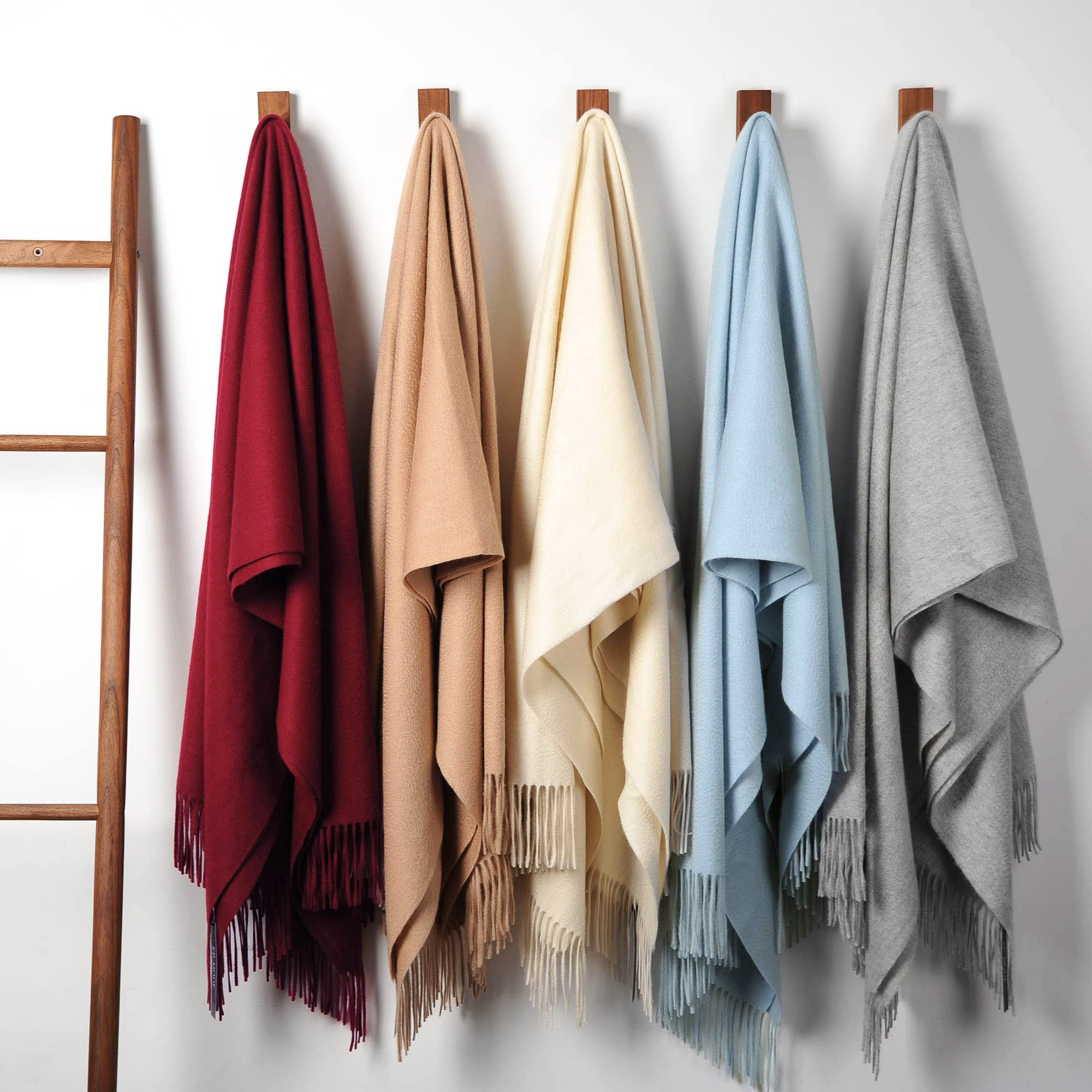100% Pure Cashmere Throw Blanket - Soft Luxury Blanket for Sofa, Bed & Travel - Classic Design with Gift Box (Light Heather Grey) - Perfect for Cozy Evenings, Gifts & Home Decor