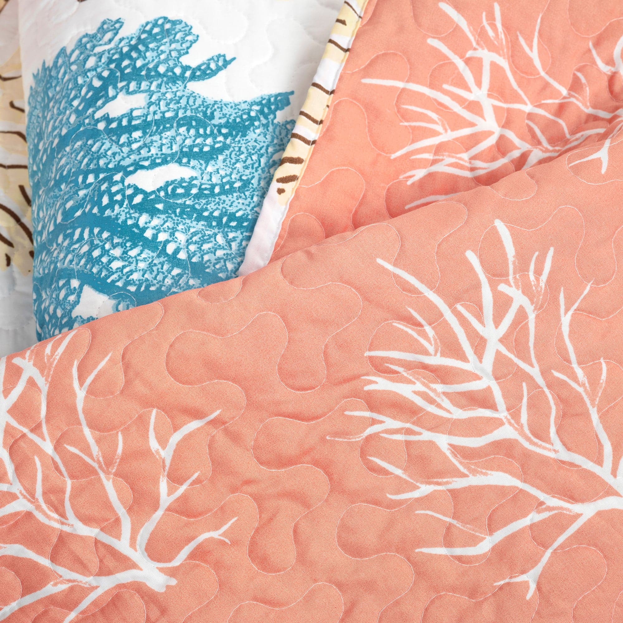 Coastal Reef Feather Reversible Quilt Set - King Size Bedding, Soft & Breathable Comforter for All Seasons | Perfect for Beach House, Guest Room & Cozy Bedroom Decor