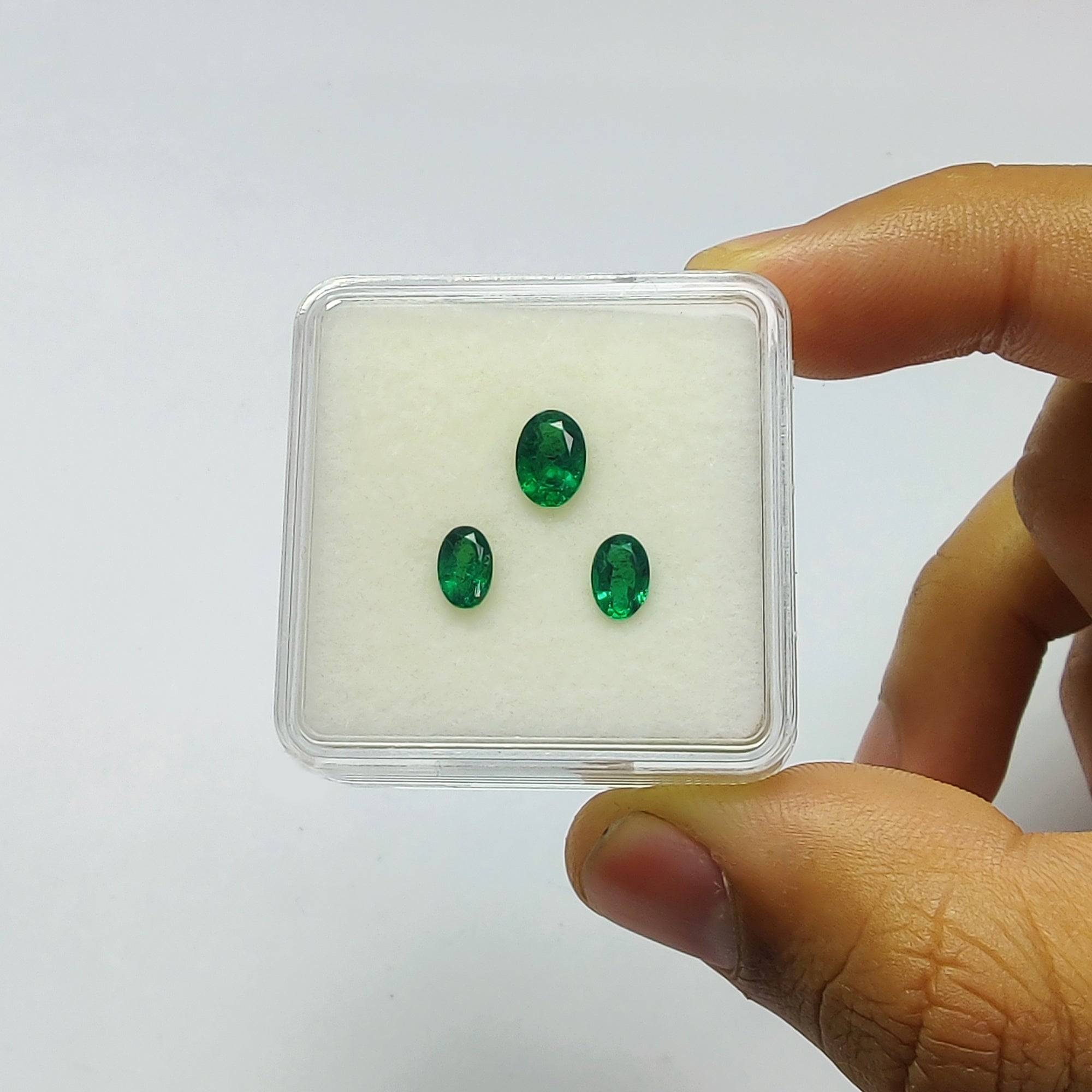 Natural Untreated Green Emerald Gemstone Set - 3pcs Oval Cut 1.75cts (6x4mm & 7x5mm) for Jewelry Making, Engagement Rings & Luxury Gifts