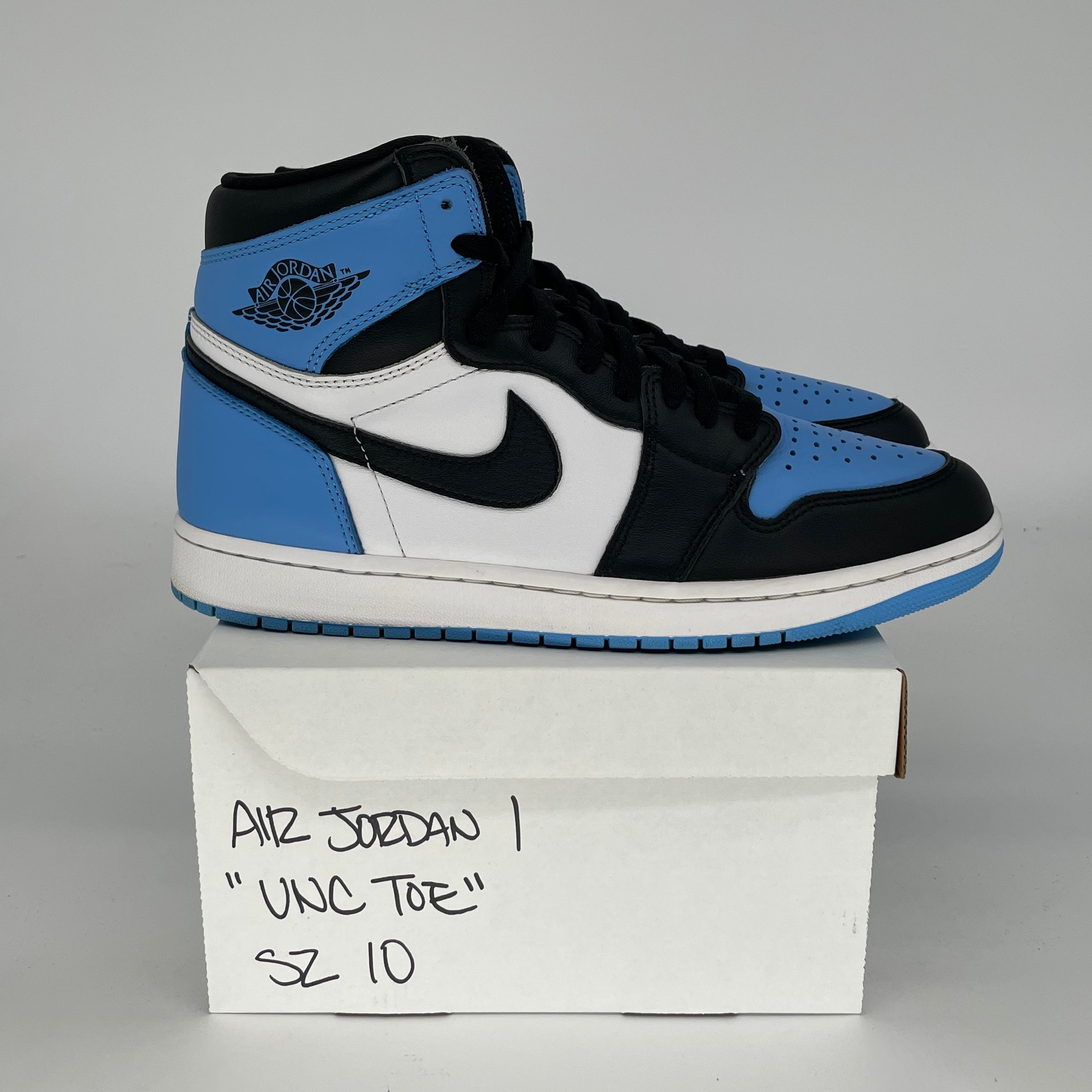 AIR JORDAN 1 UNC TOE Sneakers - Men's Size 10/Women's 11.5 (DZ5485-400) - Classic Blue & White Basketball Shoes for Casual Wear & Street Style