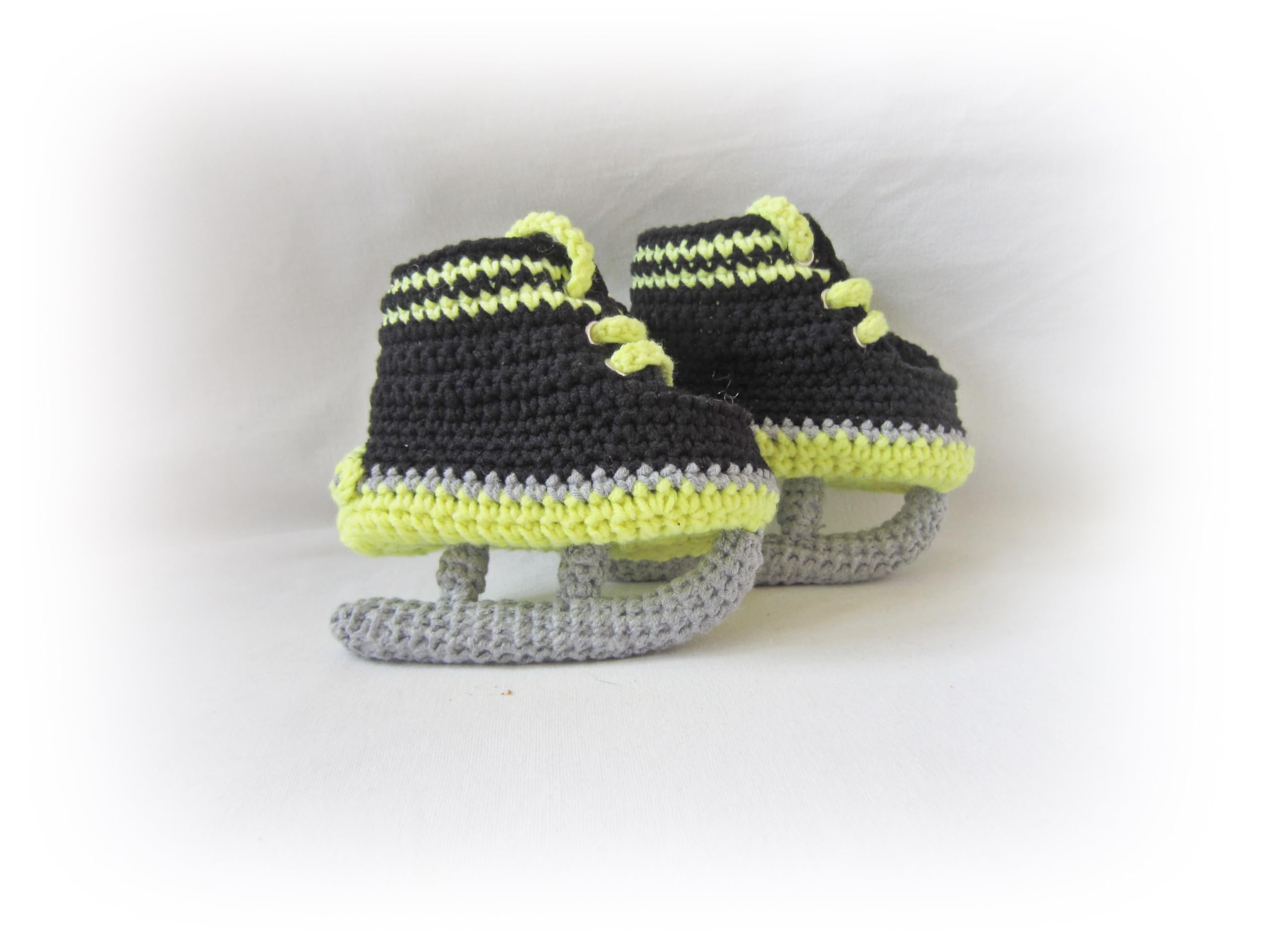 Crochet Baby Roller Shoes for Newborns 0-3 Months - Soft Handmade Infant Booties for Baby Shower Gifts & First Walkers - Perfect for Special Occasions, Photo Shoots & Playtime