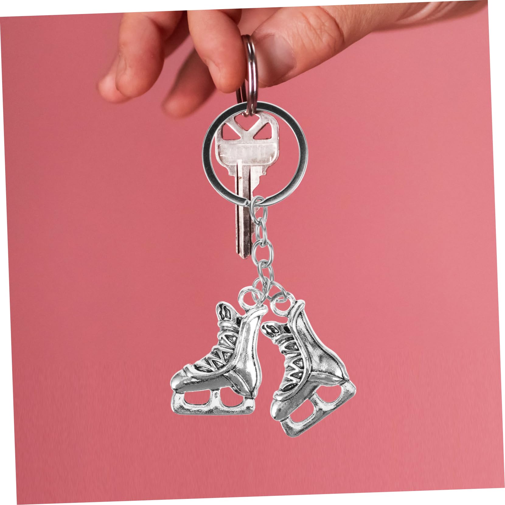 SUPVOX Roller Skate Keychain - Fashionable Roller Skate Pendant for Bags, Purses & Keys - Cute Shoe Model Charm Keyring for Skating Enthusiasts | Perfect Gift for Roller Derby Fans & Skate Lovers