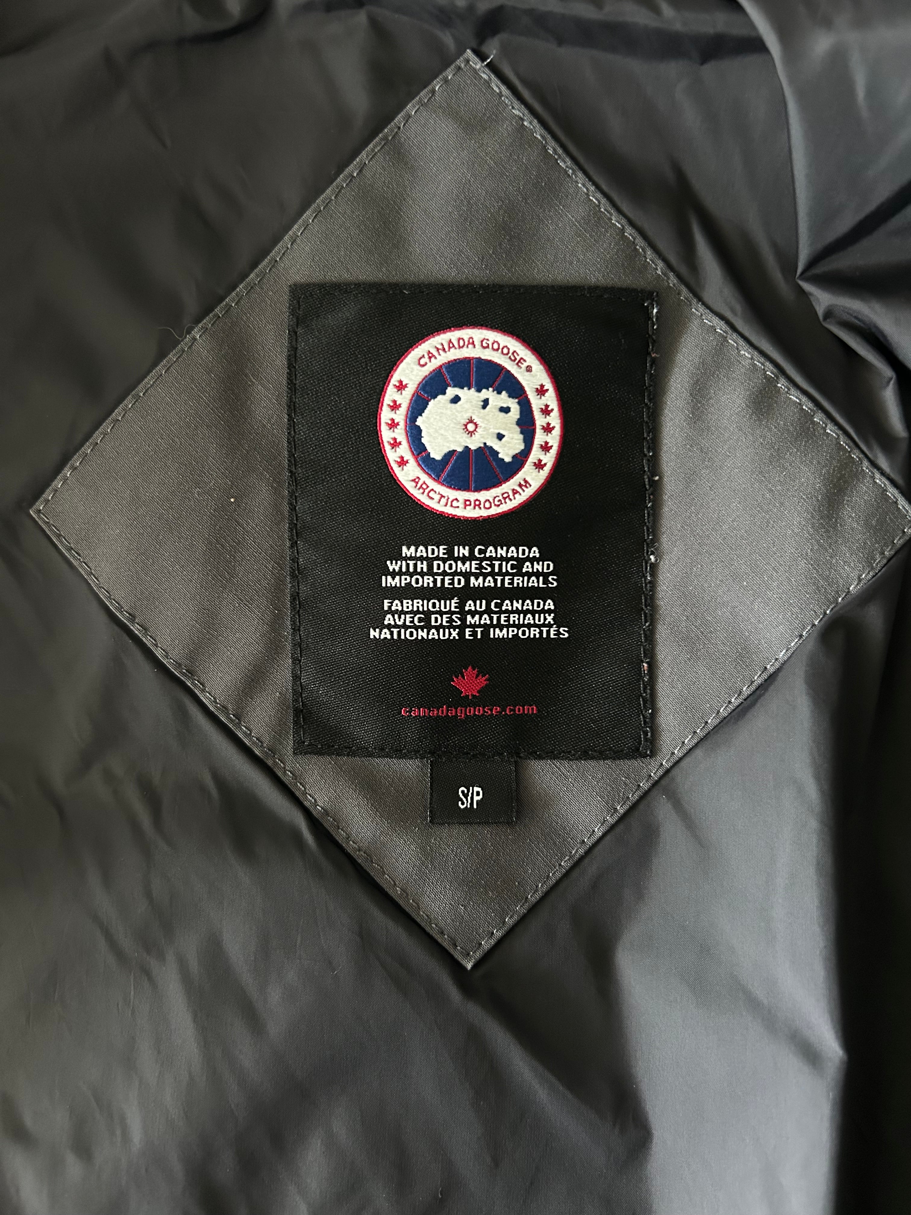 Canada Goose Graphite Wyndham Parka for Men - Premium Winter Jacket with Down Insulation, Waterproof & Windproof - Perfect for Snowboarding, Skiing & Extreme Cold Weather