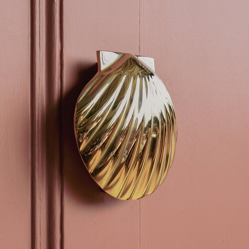 Scallop Shell Door Knocker - Polished Brass Finish - Elegant Coastal Home Decor for Front Door Entryway