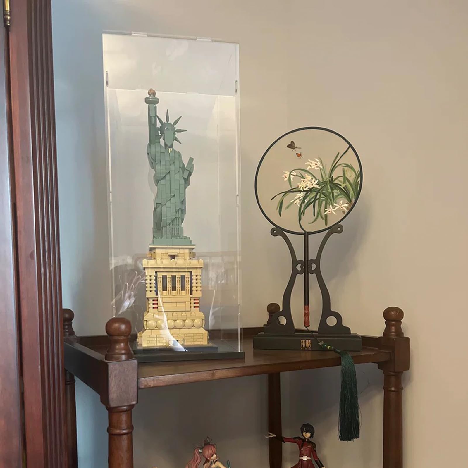 Clear Acrylic Display Case for Lego 21042 Statue of Liberty - 7.9x7.9x19.7 inch Thickened Transparent Protection Box with Wood-Plastic Base & LED String Lights (Black Interior) - Perfect for Collectibles Showcase, Home Decor, and Gift Presentation