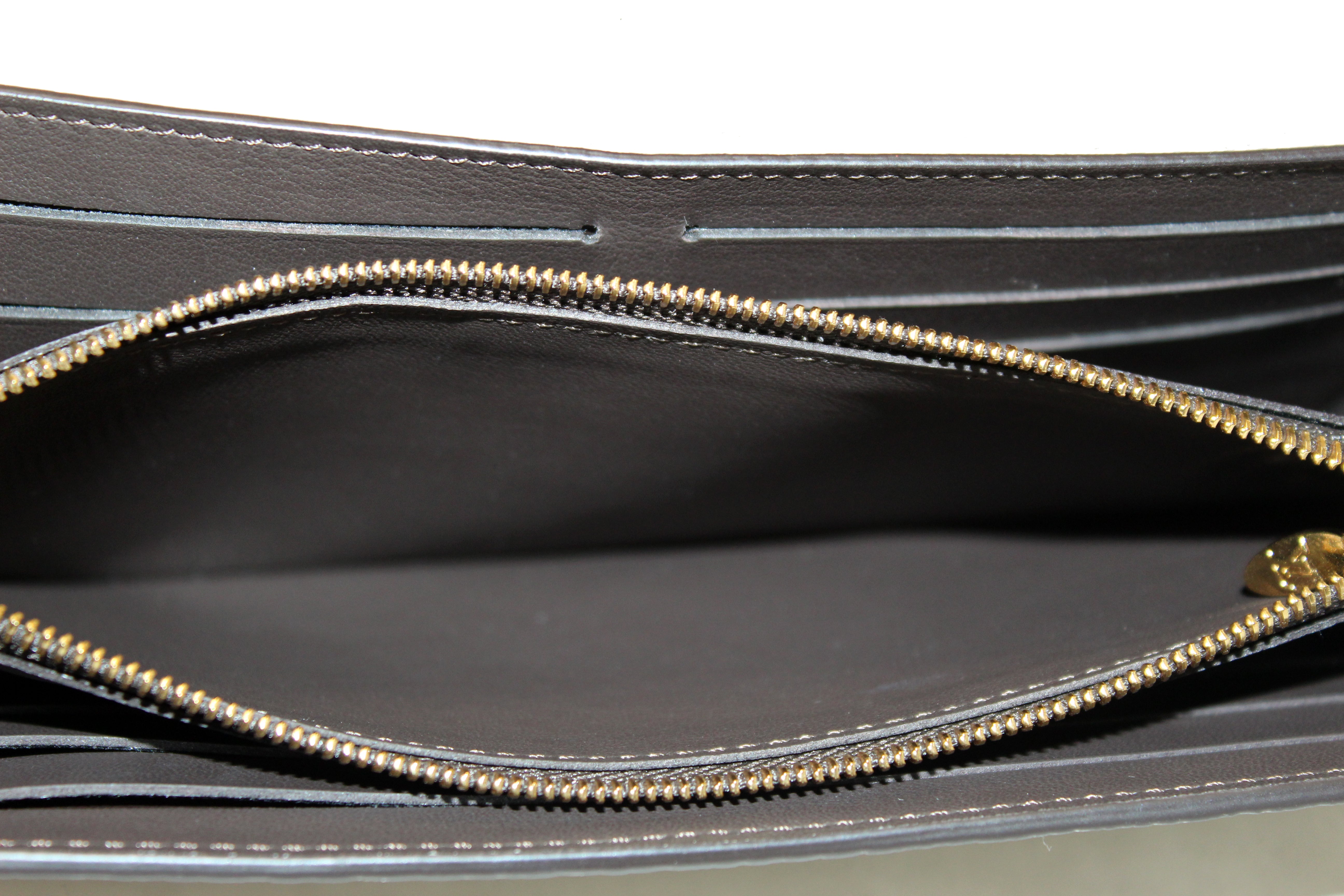 Authentic Louis Vuitton Galet Taurillon Leather Capucines Wallet for Women - Luxury Designer Billfold with Card Slots & Coin Pocket - Perfect for Everyday Use, Gifts & Special Occasions