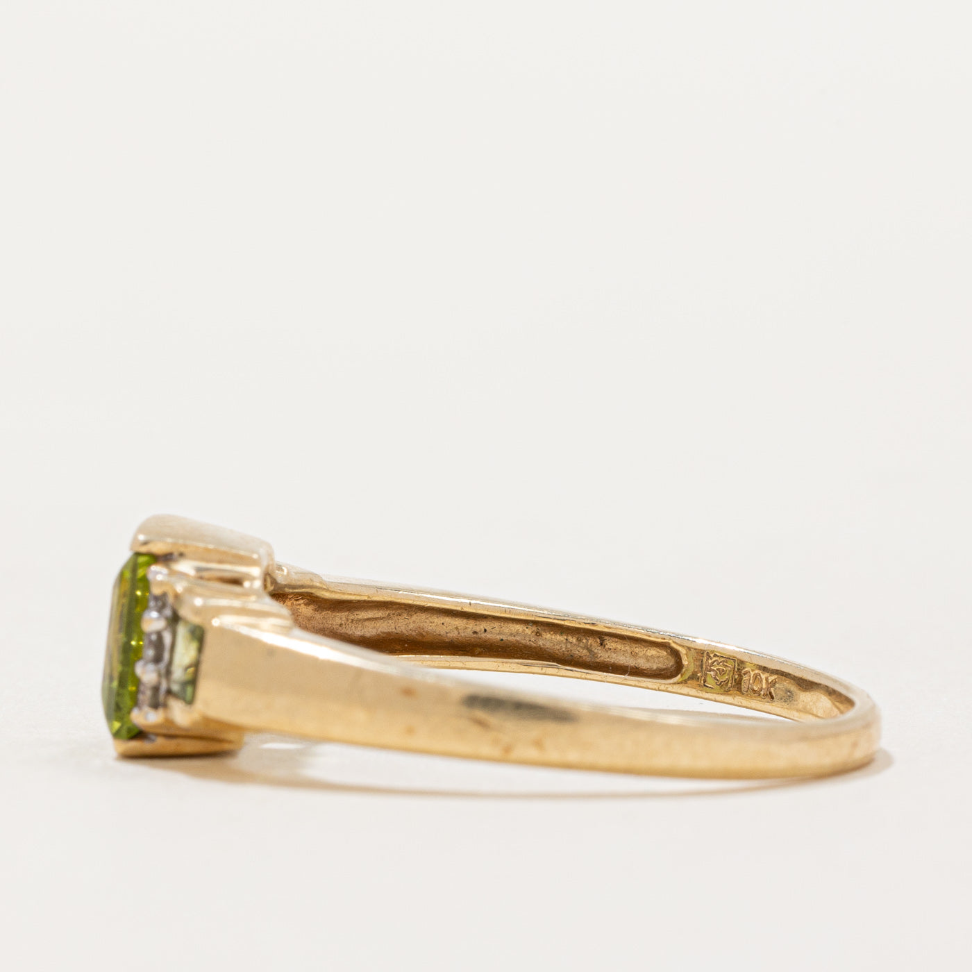 Peridot & Diamond Ring 1.40ctw 0.06ctw Size 10 - Elegant Green Gemstone Jewelry for Women, Perfect for Engagement, Anniversary & Special Occasions