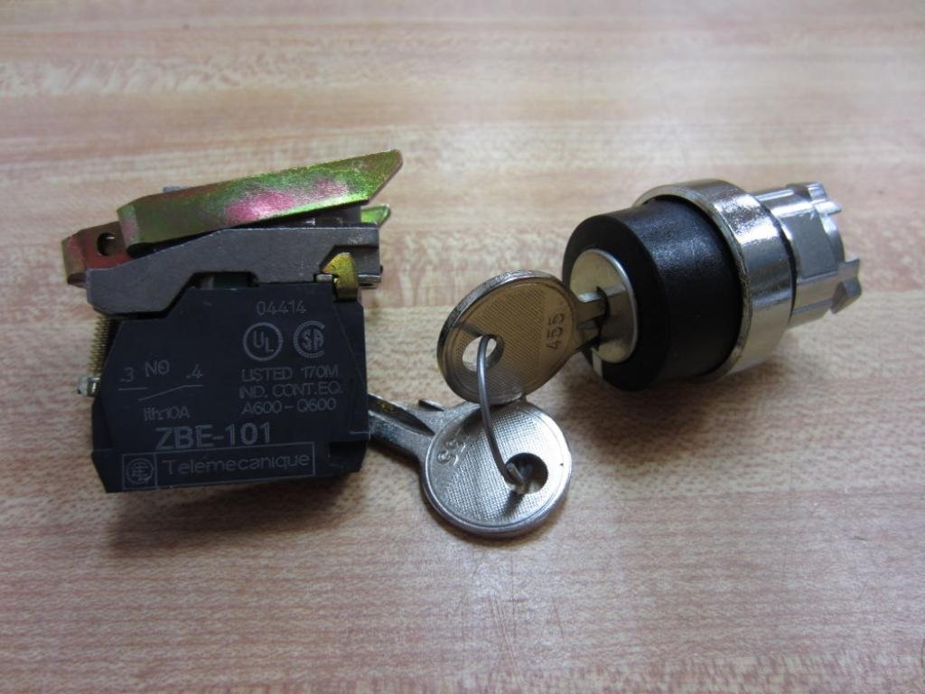 Telemecanique XB4-BG41 Selector Switch with Keys - Industrial Control Panel Switch for Machinery & Automation Systems | XB4BG41 38066