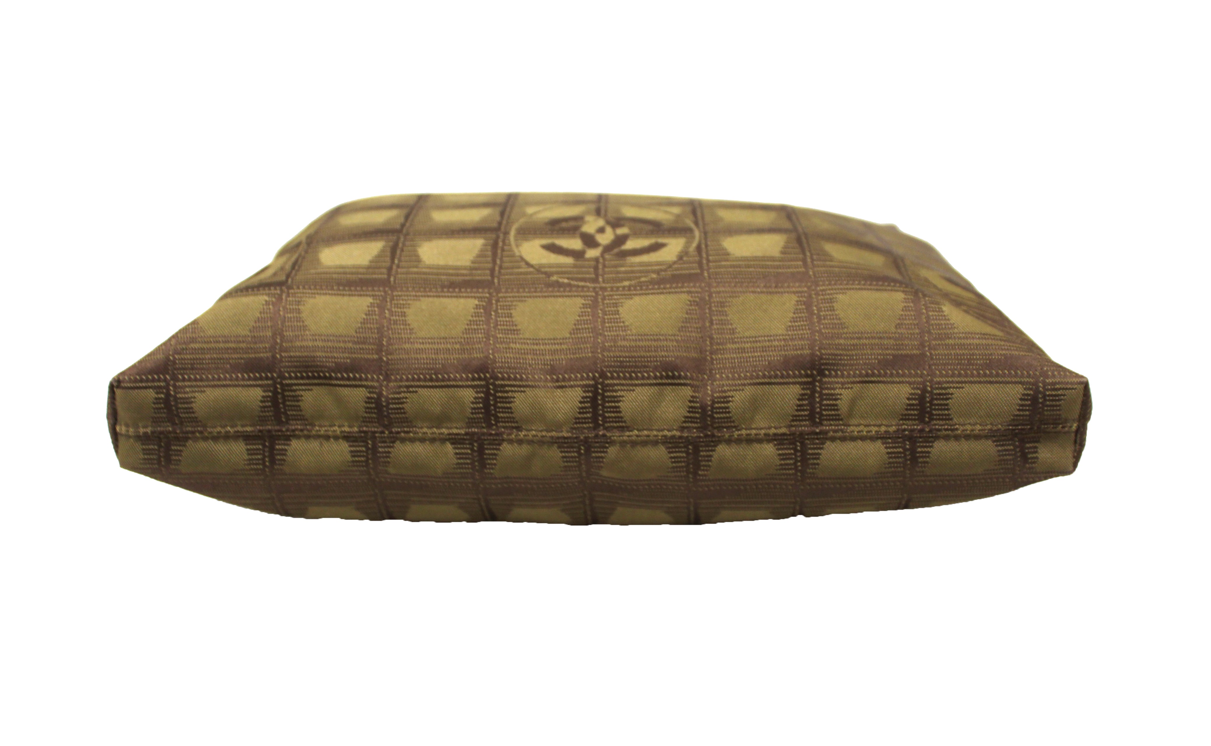 Authentic Chanel Green Travel Ligne Nylon Foldable Clutch Bag - Stylish & Compact for Travel, Evening Events & Daily Use