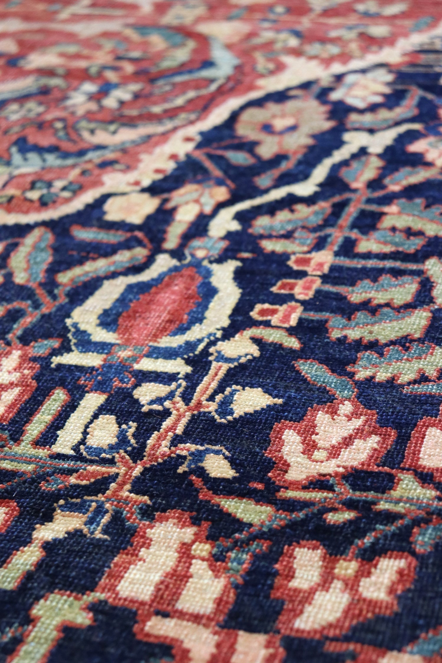 Antique Ferahan Sarouk Handwoven Traditional Persian Rug - JF8586 - Perfect for Living Room, Bedroom & Home Decor