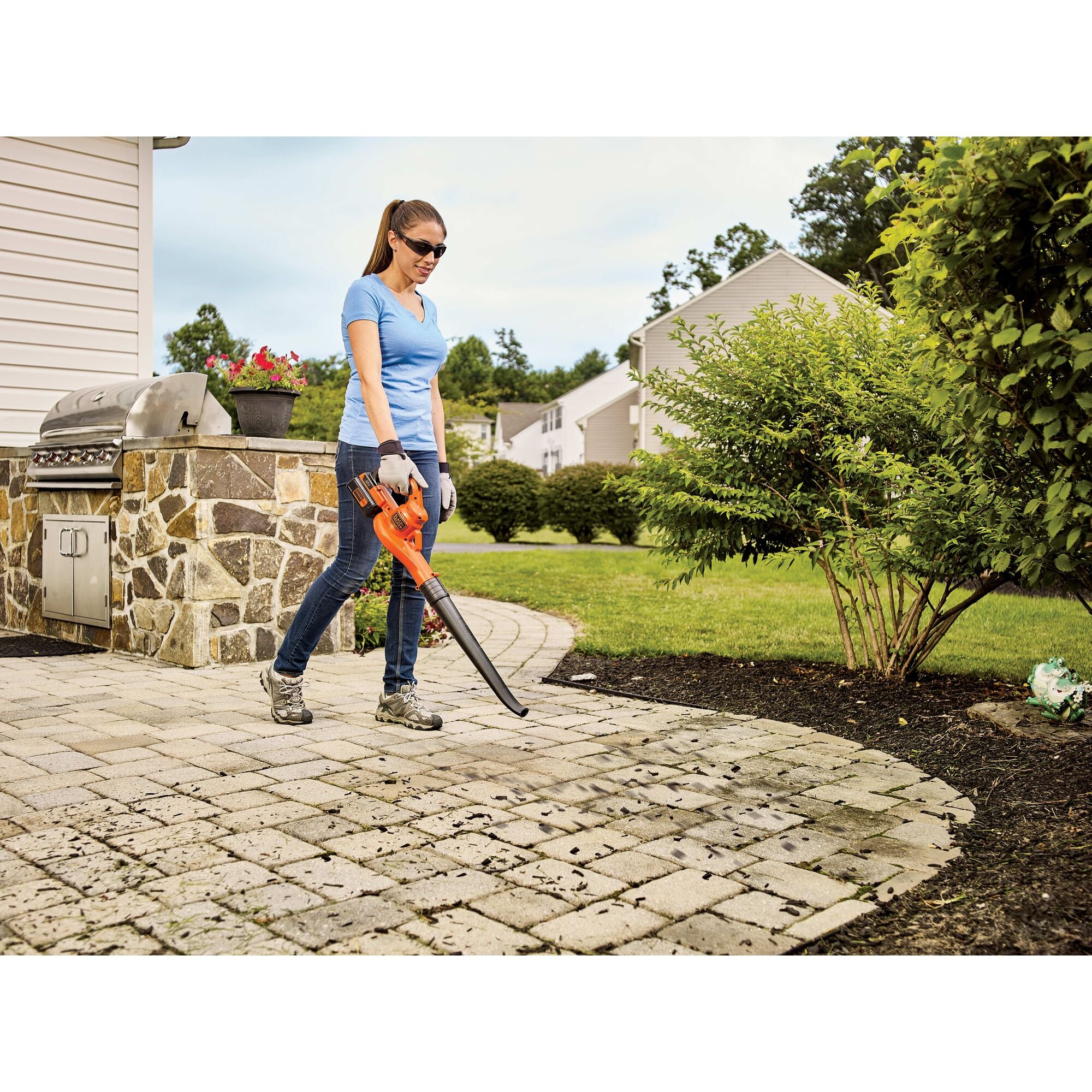 40V MAX* Cordless Leaf Blower & Sweeper - Powerful 550 CFM Yard Cleanup Tool for Leaves, Grass, and Debris - Perfect for Driveways, Patios, and Lawn Maintenance