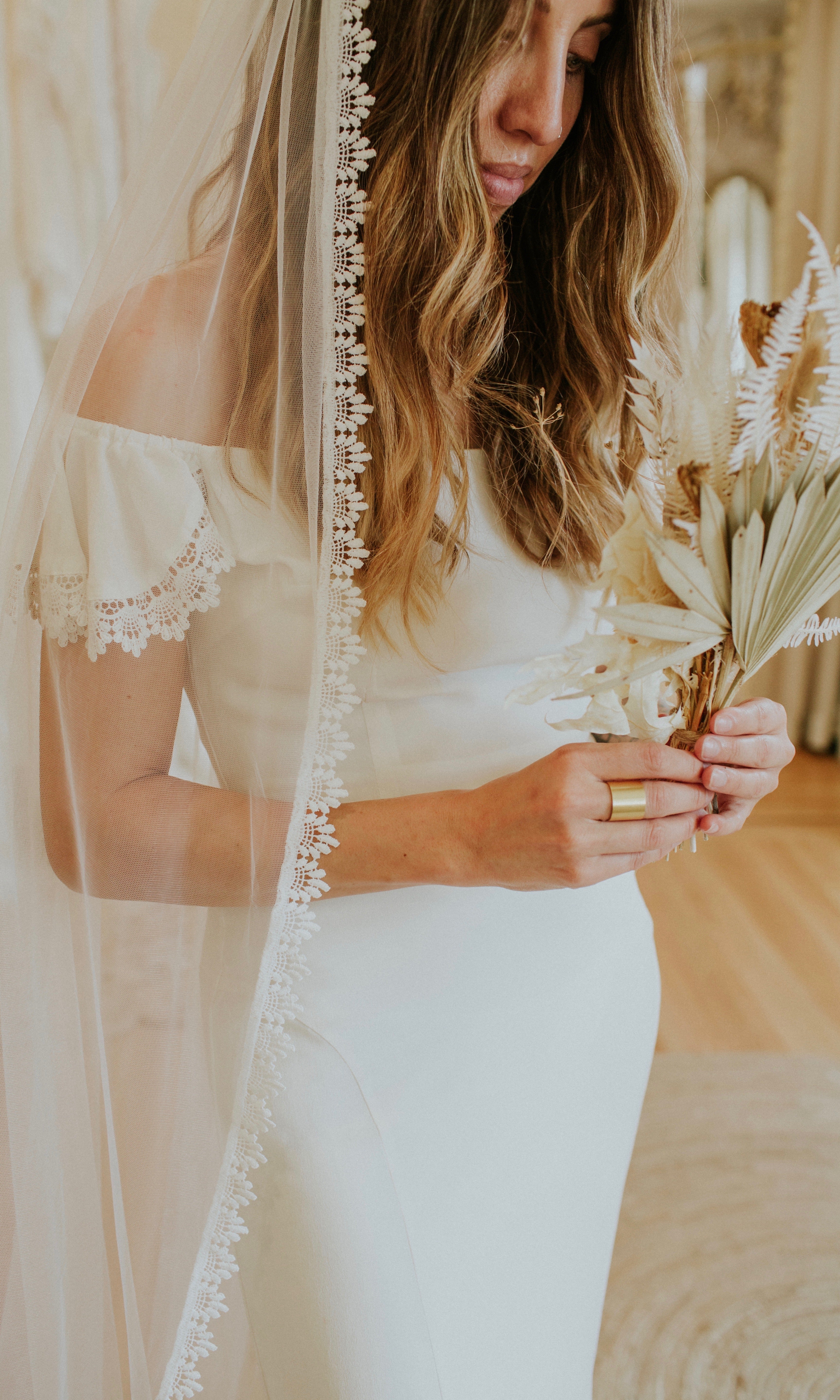 Riviera Veil Wedding Veil - Elegant Lace Bridal Veil for Beach, Garden & Boho Weddings - Perfect for Brides, Photoshoots & Special Occasions
