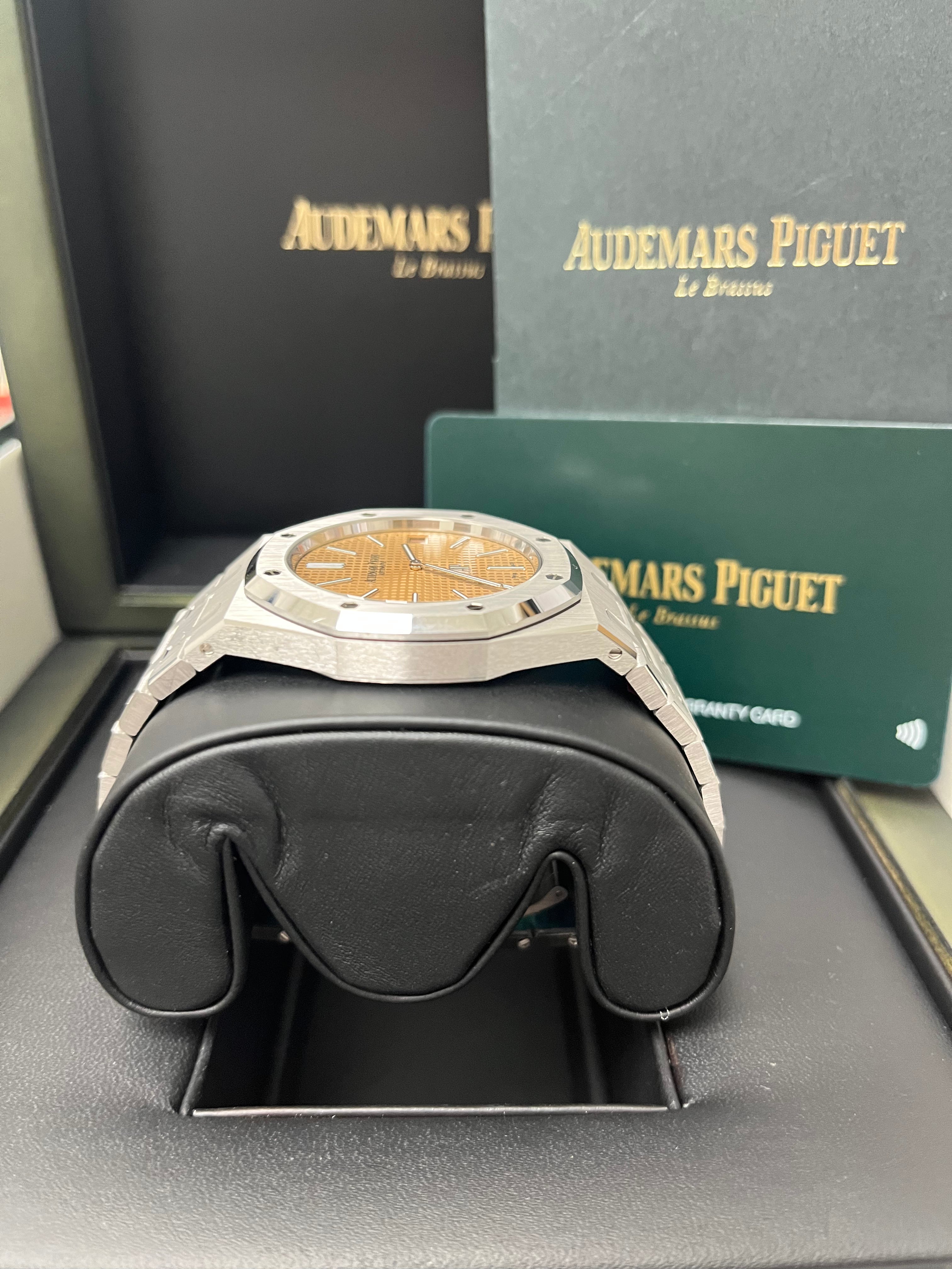 Audemars Piguet Royal Oak Jumbo 15202BC 18K White Gold Ultra-Thin Watch with Salmon Dial - Luxury Dress Watch for Men, Perfect for Formal Events & Business Occasions