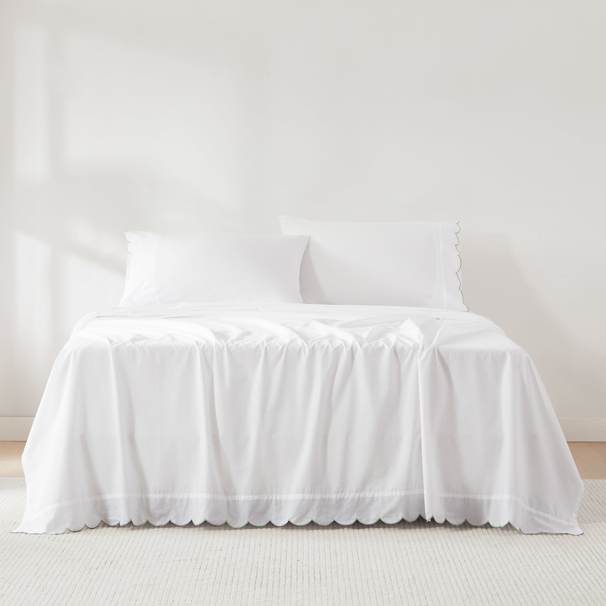 Coastal Chic Scalloped Edge Cotton Sheet Set - Soft & Breathable Bedding for Beach House, Guest Room & Master Bedroom - Perfect for Summer Nights & Coastal Decor
