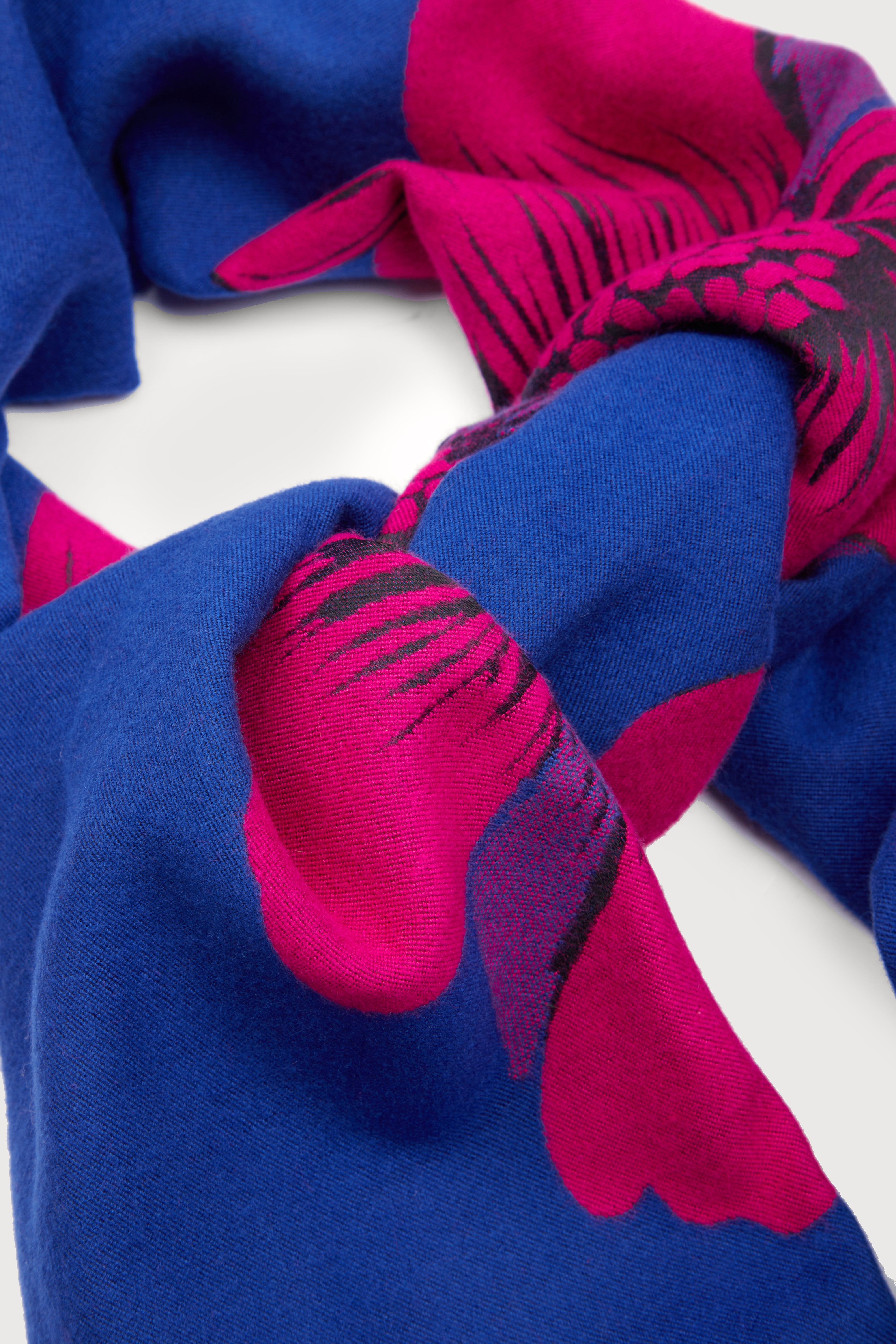 Elegant Fresh Floral Reversible Scarf for Women - Lightweight Fashion Accessory for Spring & Summer Outfits, Office Wear, and Special Occasions